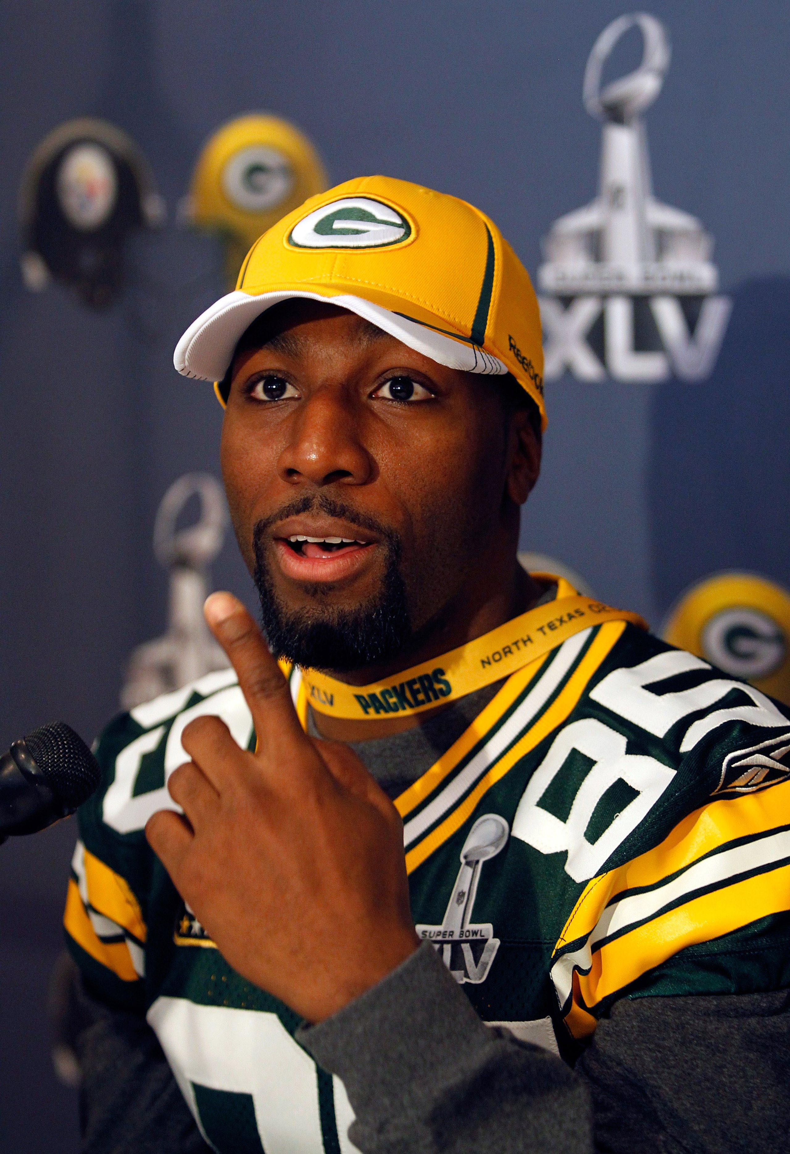 IRVING, TX - FEBRUARY 02: Wide receiver Greg Jennings #85 of the Green Bay Packers talks to the media on February 2, 2011 in Irving, Texas. The Green Bay Packers will play the Pittsburgh Steelers in Super Bowl XLV on February 6, 2011 at Cowboys Stadium i IRVING, TX - FEBRUARY 02: Wide receiver Greg Jennings #85 of the Green Bay Packers talks to the media on February 2, 2011 in Irving, Texas. The Green Bay Packers will play the Pittsburgh Steelers in Super Bowl XLV on February 6, 2011 at Cowboys Stadium i