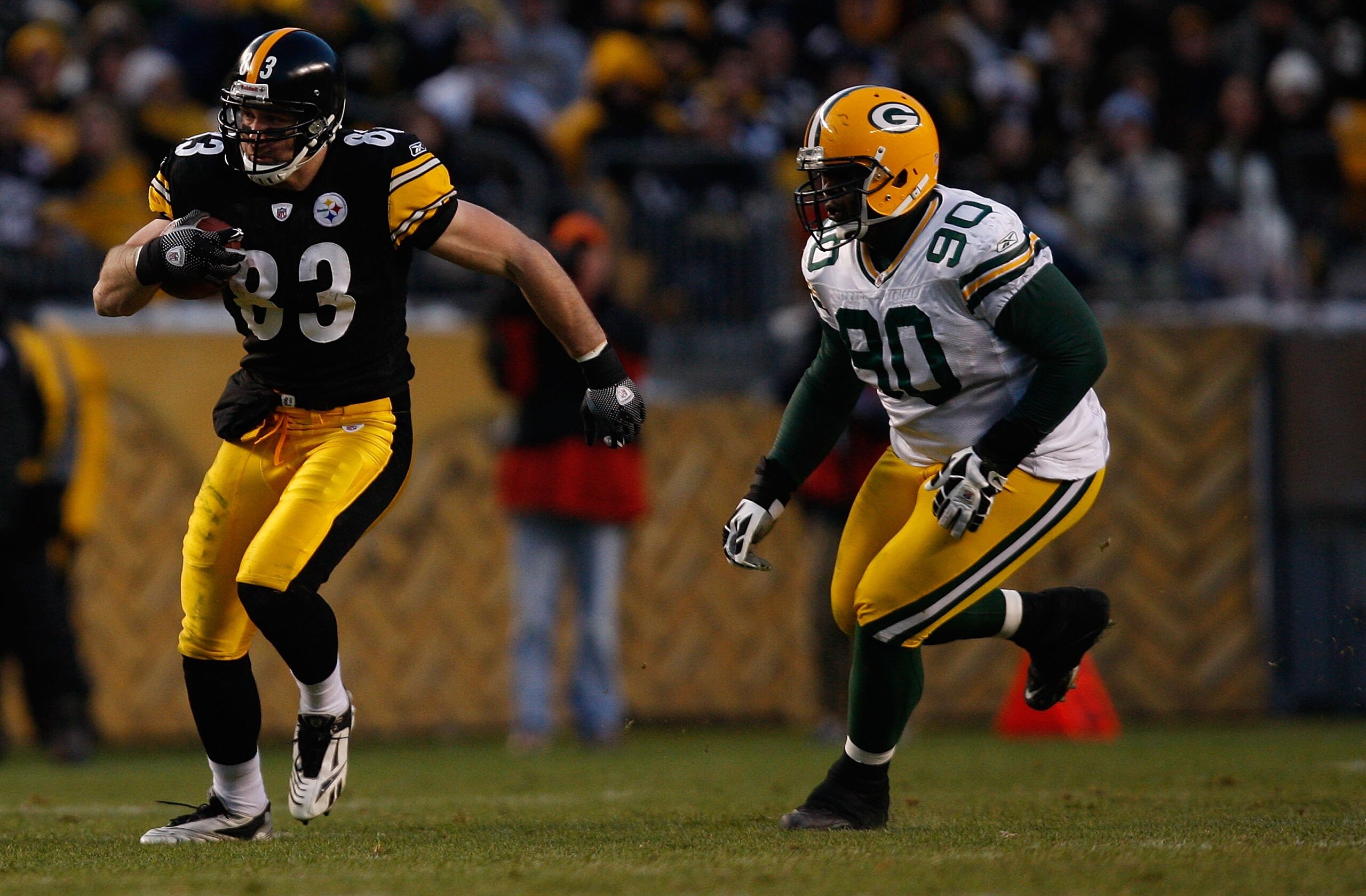 PITTSBURGH - DECEMBER 20: Heath Miller #83 of the Pittsburgh Steelers runs with the ball from BJ Raji #90 of the Green Bay Packers during the game on December 20, 2009 at Heinz Field in Pittsburgh, Pennsylvania. (Photo by Jared Wickerham/Getty Images) PITTSBURGH - DECEMBER 20: Heath Miller #83 of the Pittsburgh Steelers runs with the ball from BJ Raji #90 of the Green Bay Packers during the game on December 20, 2009 at Heinz Field in Pittsburgh, Pennsylvania. (Photo by Jared Wickerham/Getty Images)