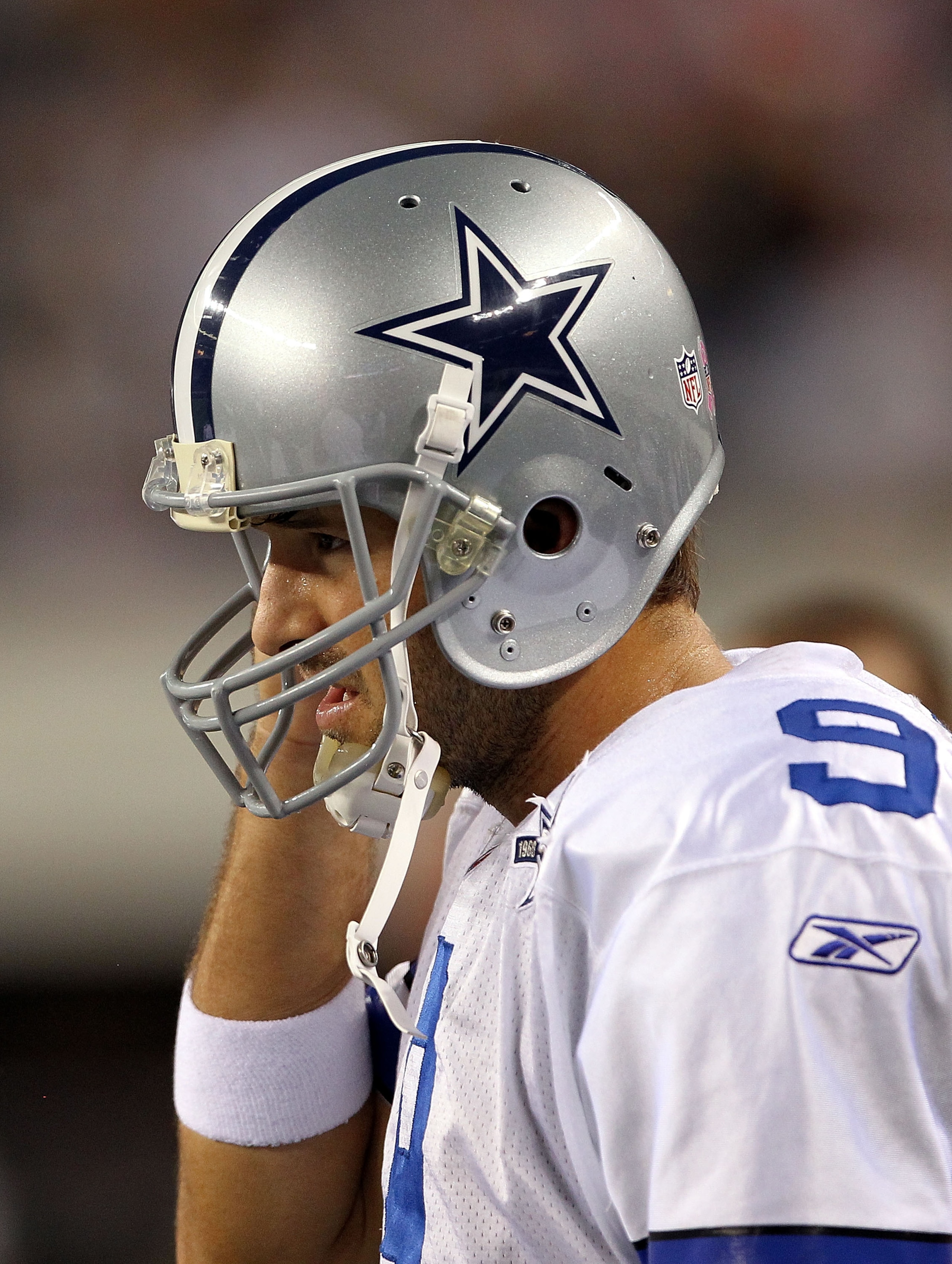 ARLINGTON, TX - OCTOBER 25: Quarterback Tony Romo #9 of the Dallas Cowboys leaves the game after a left shoulder injury in the second quarter against the New York Giants at Cowboys Stadium on October 25, 2010 in Arlington, Texas. (Photo by Ronald Martin ARLINGTON, TX - OCTOBER 25: Quarterback Tony Romo #9 of the Dallas Cowboys leaves the game after a left shoulder injury in the second quarter against the New York Giants at Cowboys Stadium on October 25, 2010 in Arlington, Texas. (Photo by Ronald Martin