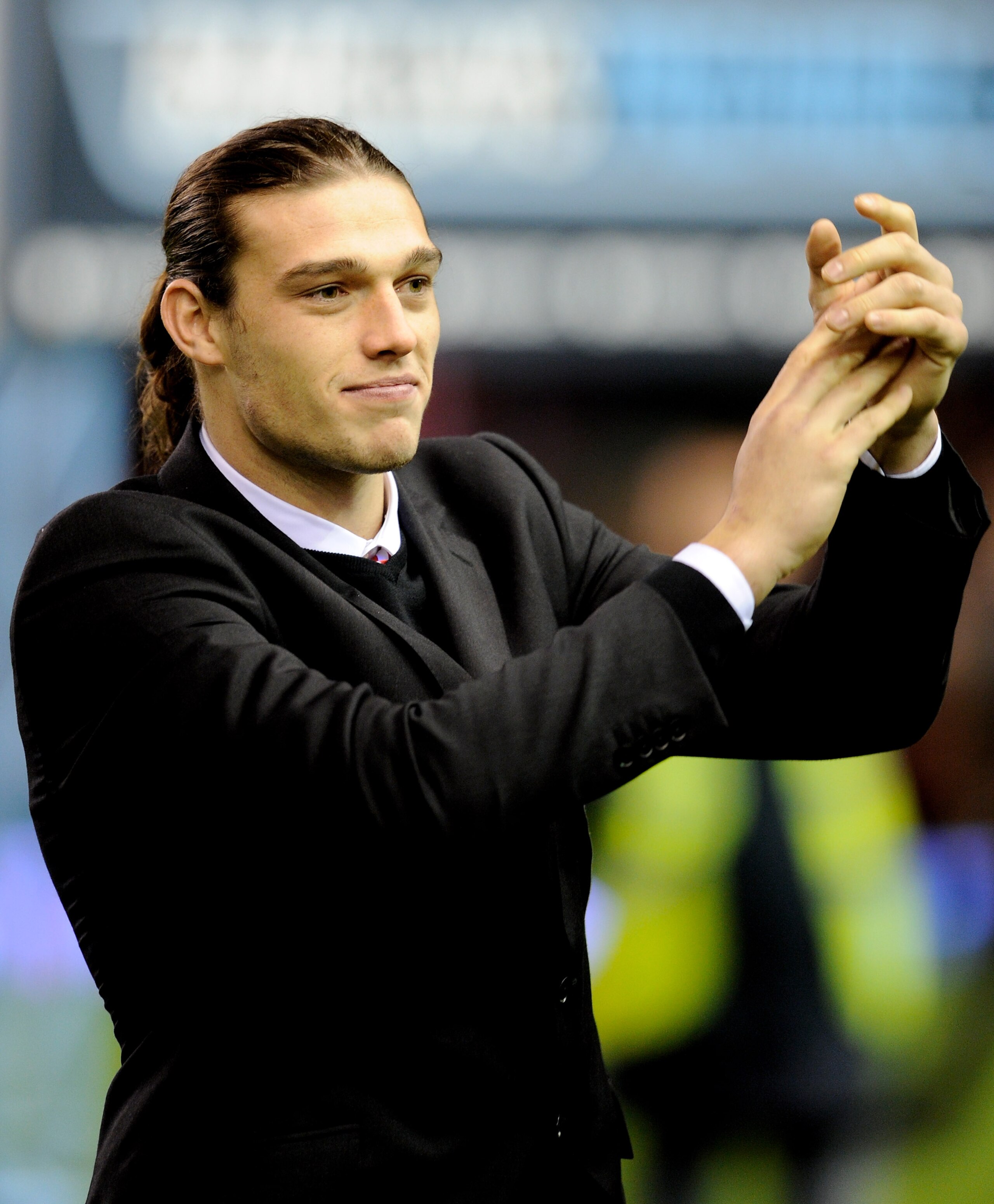 LIVERPOOL, ENGLAND - FEBRUARY 02:  New Liverpool signing Andy Carroll is introduced to the fans prior to the Barclays Premier League match between Liverpool and Stoke City at Anfield on February 2, 2011 in Liverpool, England.  (Photo by Michael Regan/Gett