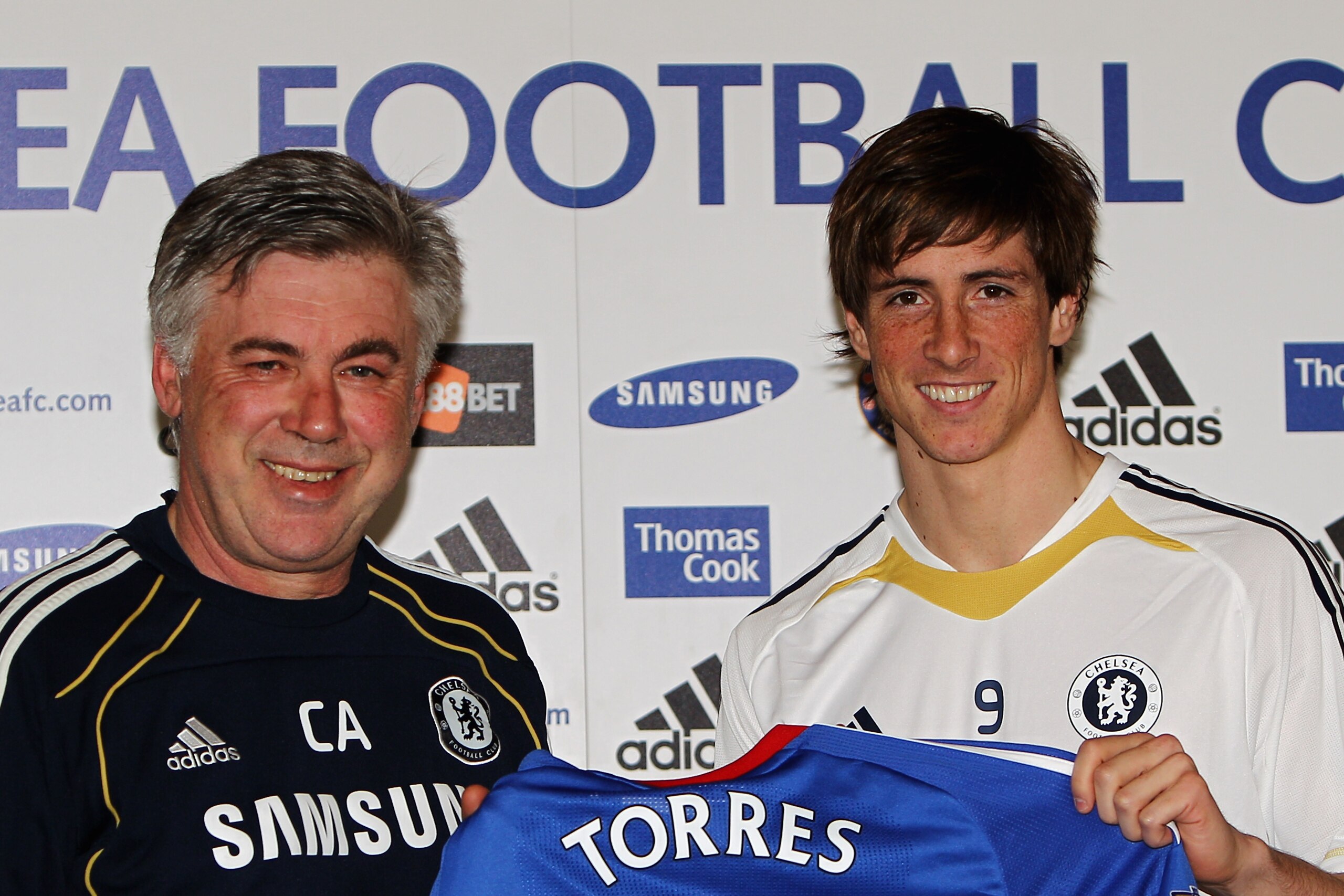 COBHAM, ENGLAND - FEBRUARY 04:  Manager Carlo Ancelotti (L) and Fernando Torres pose for the media at the Chelsea Press Conference on February 4, 2011 in Cobham, England.  (Photo by Dean Mouhtaropoulos/Getty Images)