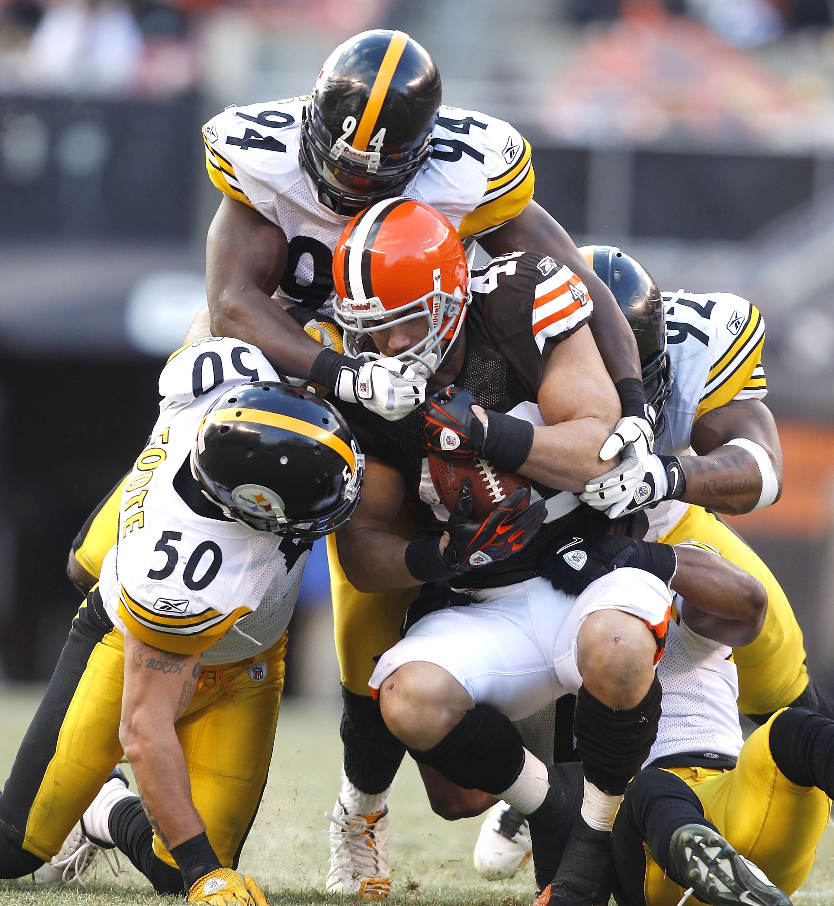 Browns' Hillis outruns drama