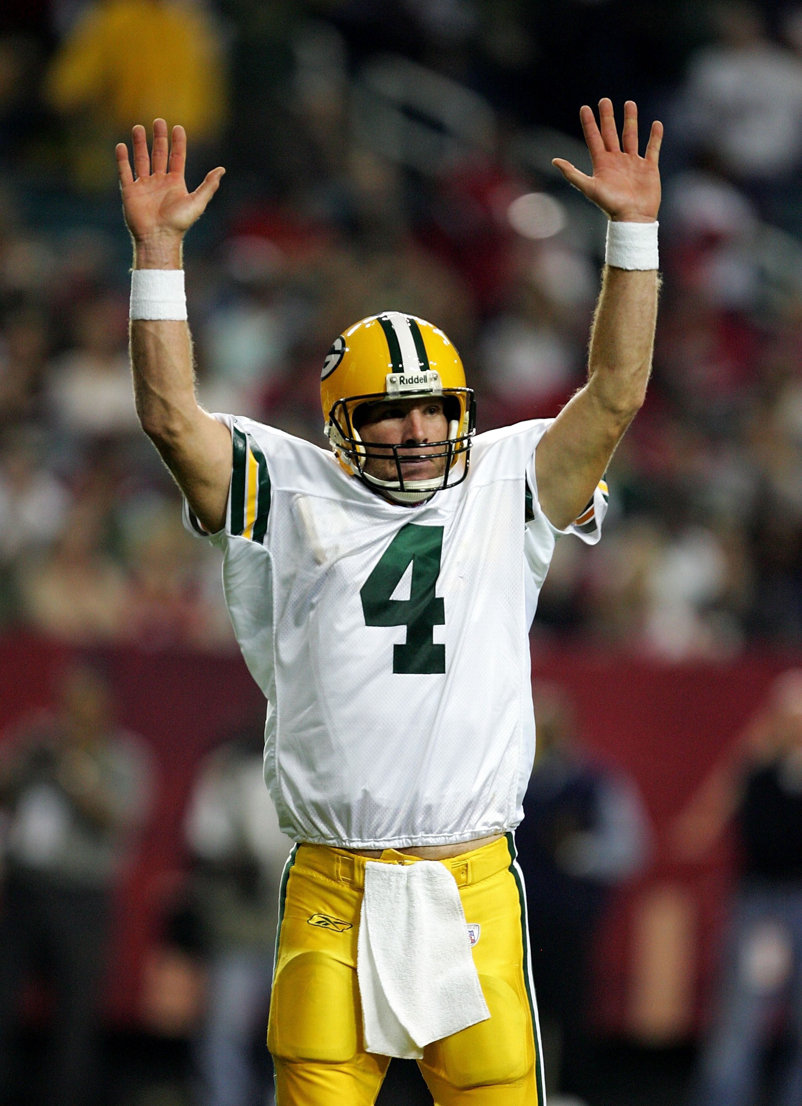 ATLANTA - NOVEMBER 13:  Brett Favre #4 of the Green Bay Packers celebrates after a touchdown against the Atlanta Falcons during their game on November 13, 2005 at the Georgia Dome in Atlanta, Georgia.  (Photo by Streeter Lecka/Getty Images)