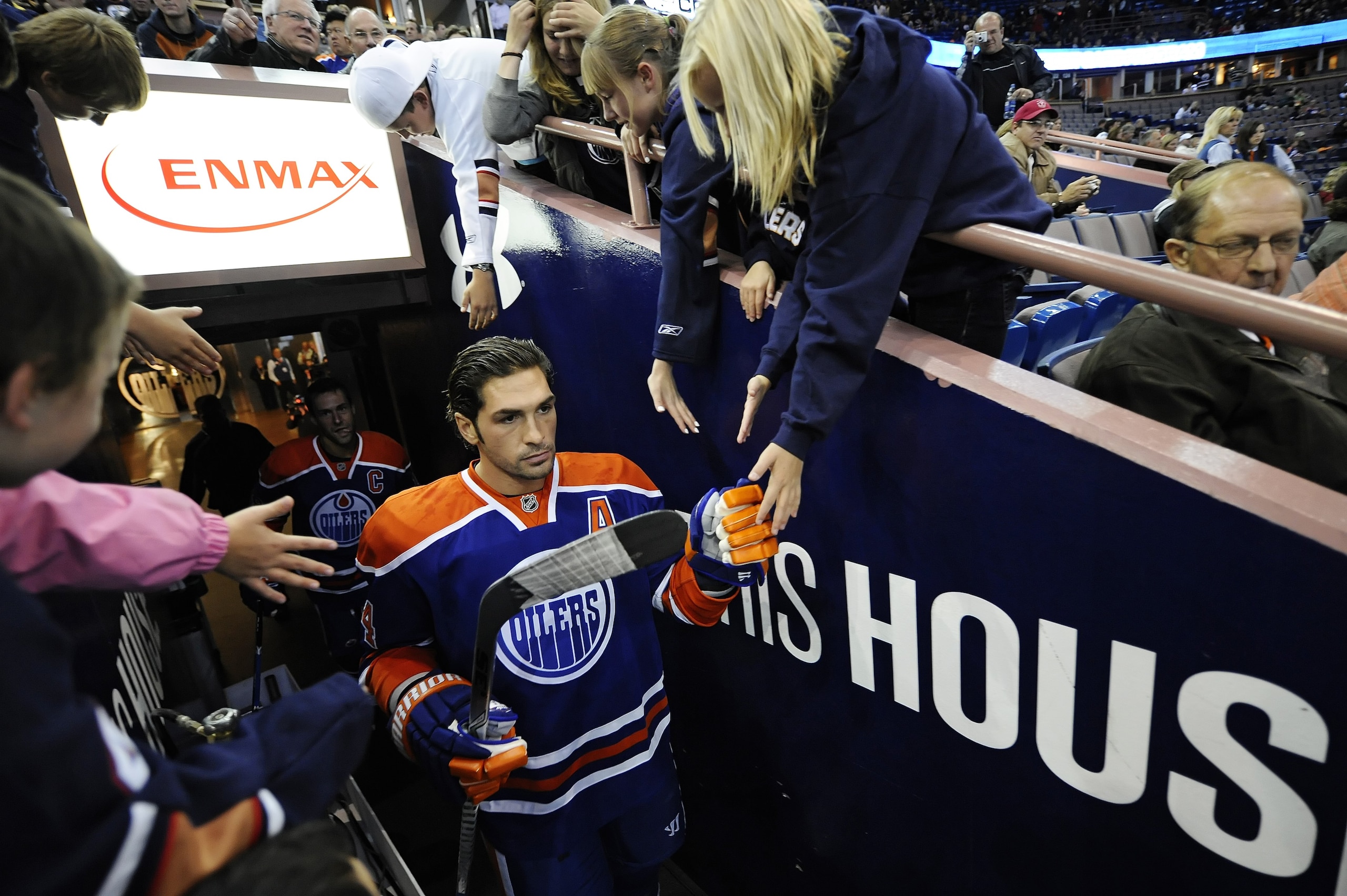 EDMONTON, AB - OCTOBER 3:  Sheldon Souray of the Edmonton Oilers walks to the ice before a game between the Calgary Flames and the Edmonton Oilers in an NHL game on October 3, 2009 at Rexall Arena in Edmonton, Canada. The Calgary Flames defeated the Edmon