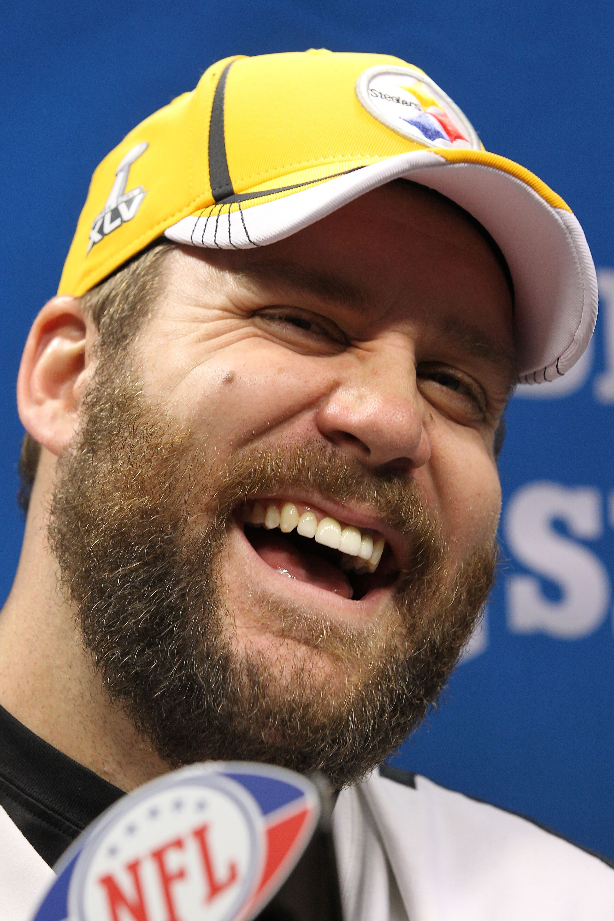ARLINGTON, TX - FEBRUARY 01: Quarterback Ben Roethlisberger #7 of the Pittsburgh Steelers uses his phone as he is up on the pdium during Super Bowl XLV Media Day ahead of Super Bowl XLV at Cowboys Stadium on February 1, 2011 in Arlington, Texas. The Pitt ARLINGTON, TX - FEBRUARY 01: Quarterback Ben Roethlisberger #7 of the Pittsburgh Steelers uses his phone as he is up on the pdium during Super Bowl XLV Media Day ahead of Super Bowl XLV at Cowboys Stadium on February 1, 2011 in Arlington, Texas. The Pitt