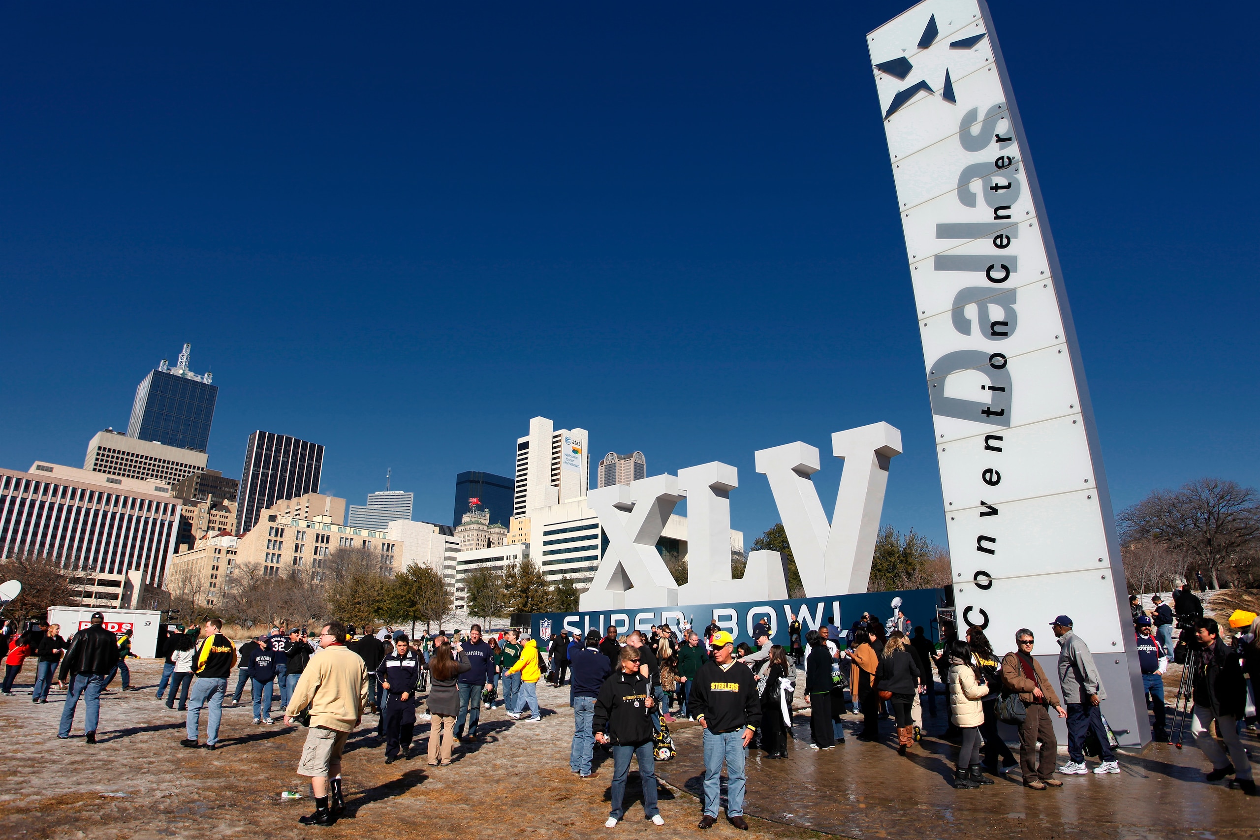 DALLAS, TX - FEBRUARY 5: Fans make their way toward the NFL Experience at the Dallas Convention Center on February 5, 2011 in Dallas, Texas. (Photo by Joe Robbins/Getty Images)