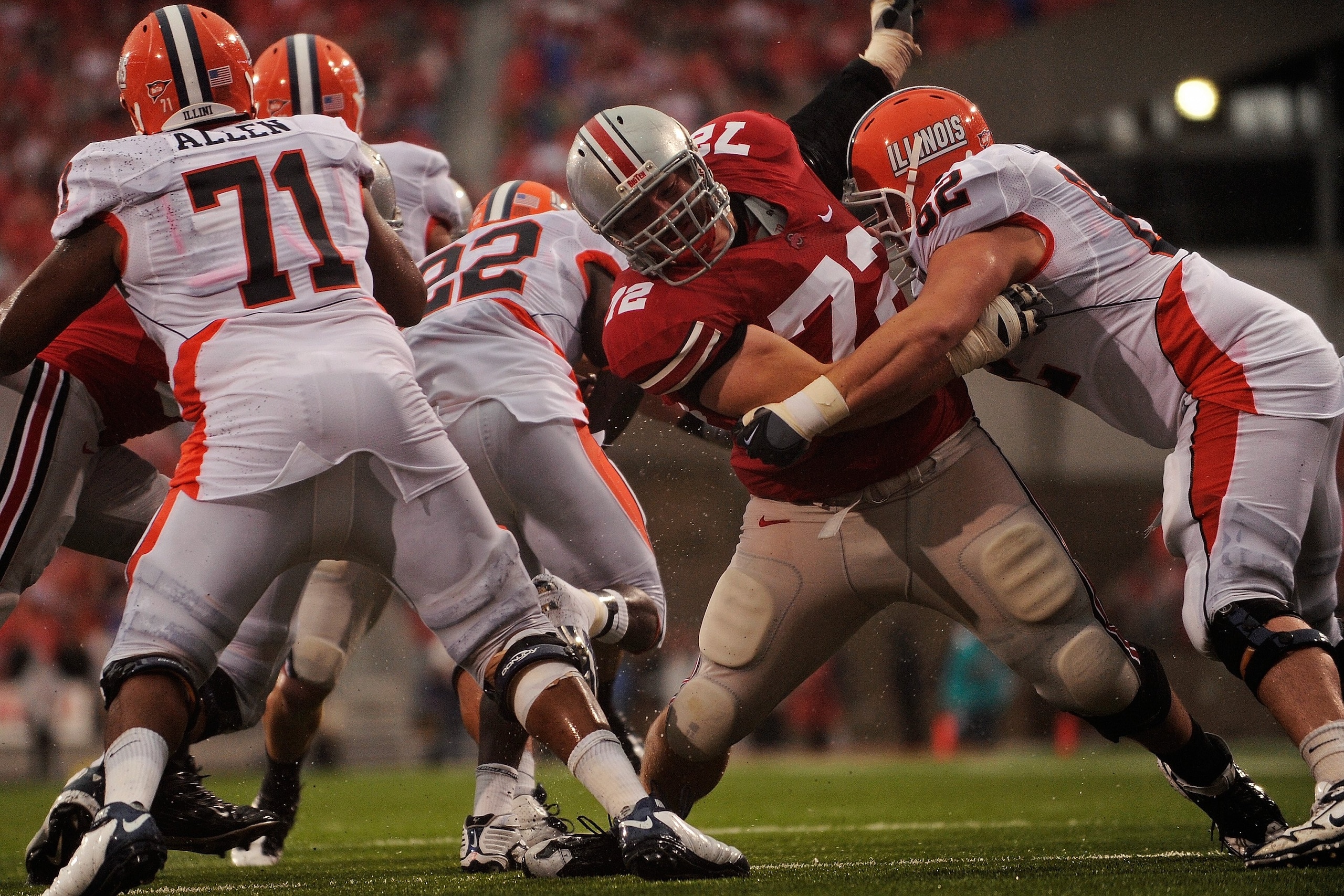 COLUMBUS, OH - SEPTEMBER 26:  Defensive lineman Dexter Larimore #72 of the Ohio State Buckeyes fights through a block against the Illinois Fighting Illini at Ohio Stadium on September 26, 2009 in Columbus, Ohio.  (Photo by Jamie Sabau/Getty Images)