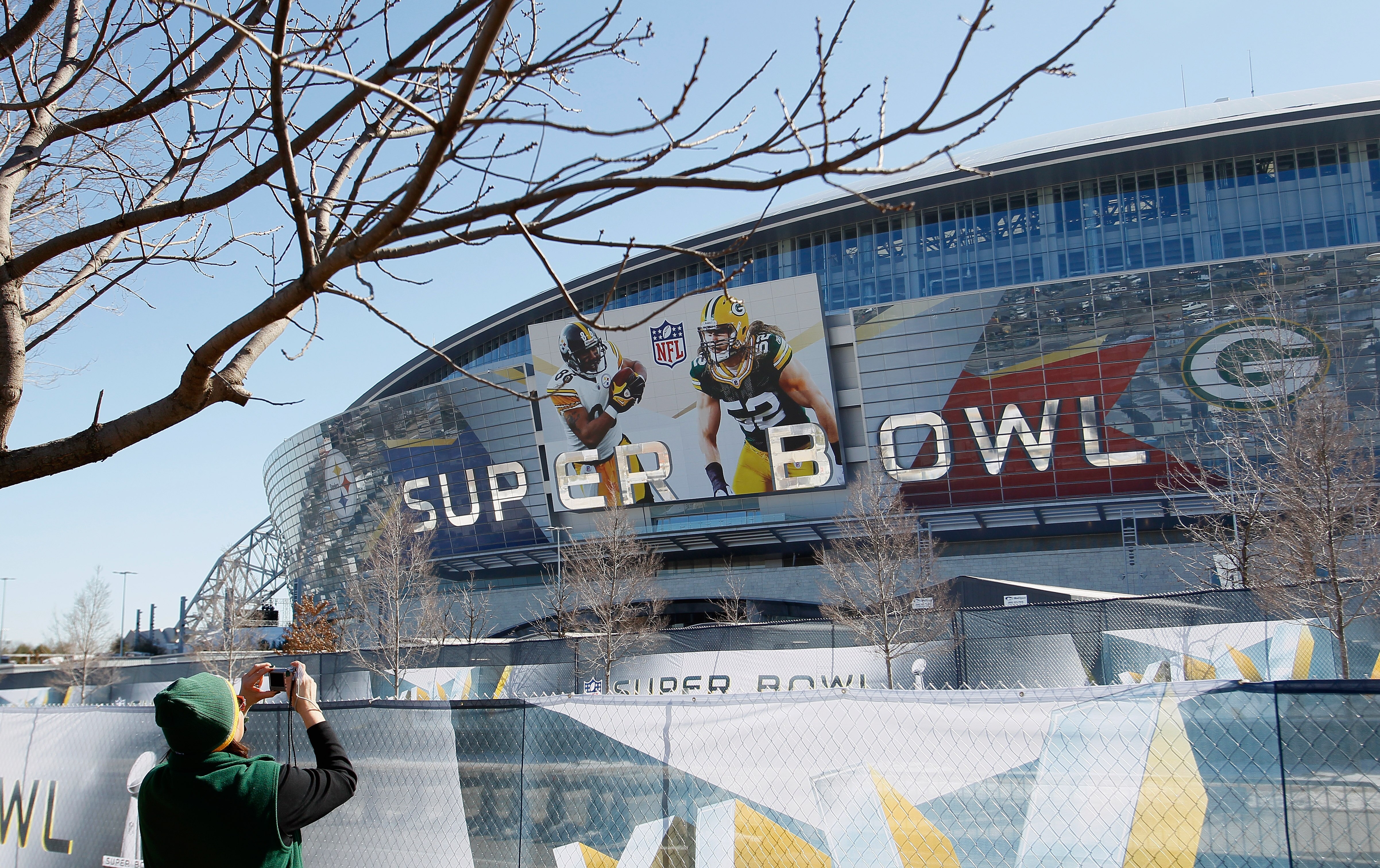 ARLINGTON, TX - FEBRUARY 05:  A fans takes a photo of Cowboys Stadium on February 5, 2011 in Arlington, Texas.  The Green Bay Packers will play the Pittsburgh Steelers in Super Bowl XLV on February 6, 2011 at Cowboys Stadium in Arlington, Texas.  (Photo b