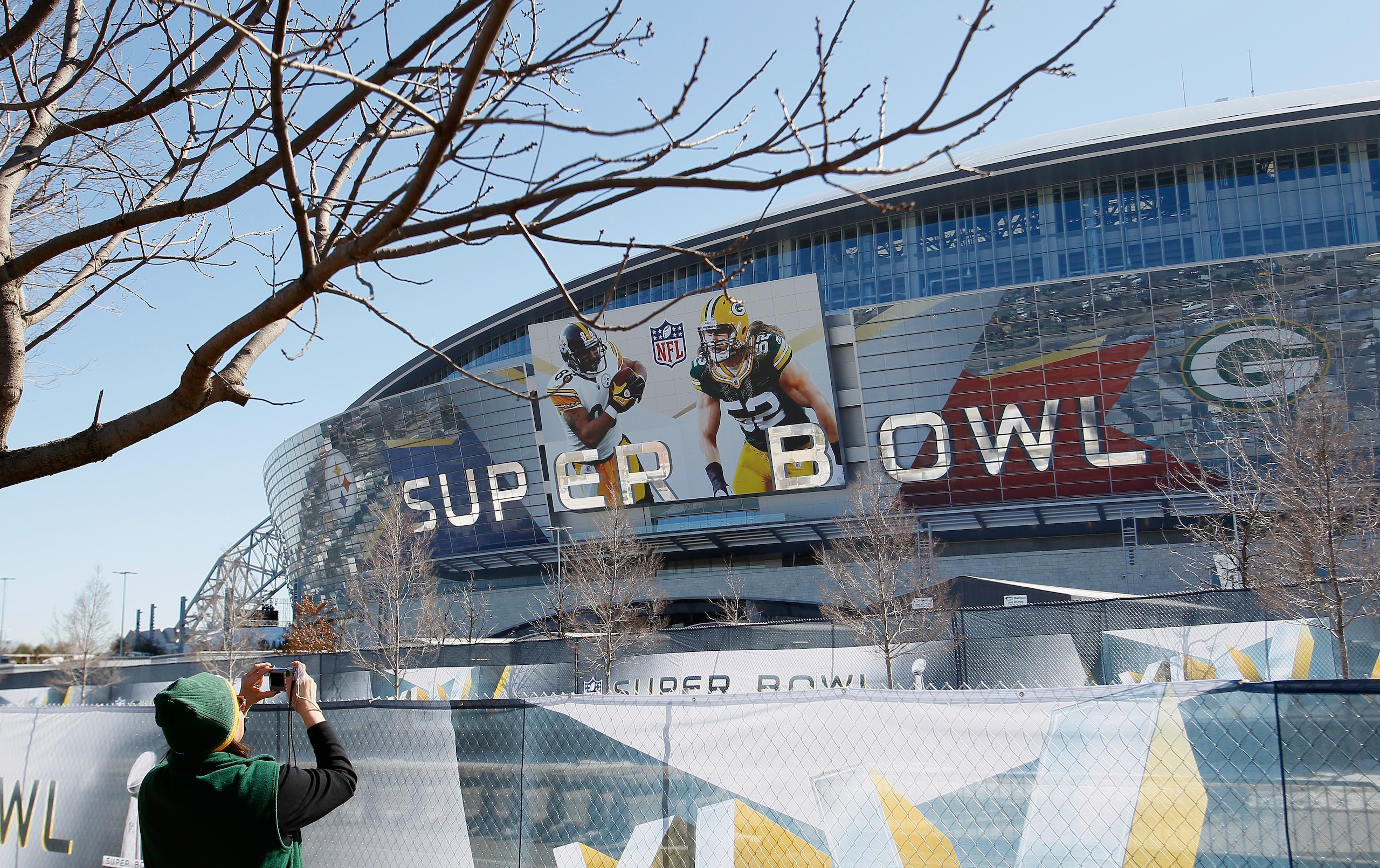 ARLINGTON, TX - FEBRUARY 05:  A fans takes a photo of Cowboys Stadium on February 5, 2011 in Arlington, Texas.  The Green Bay Packers will play the Pittsburgh Steelers in Super Bowl XLV on February 6, 2011 at Cowboys Stadium in Arlington, Texas.  (Photo b