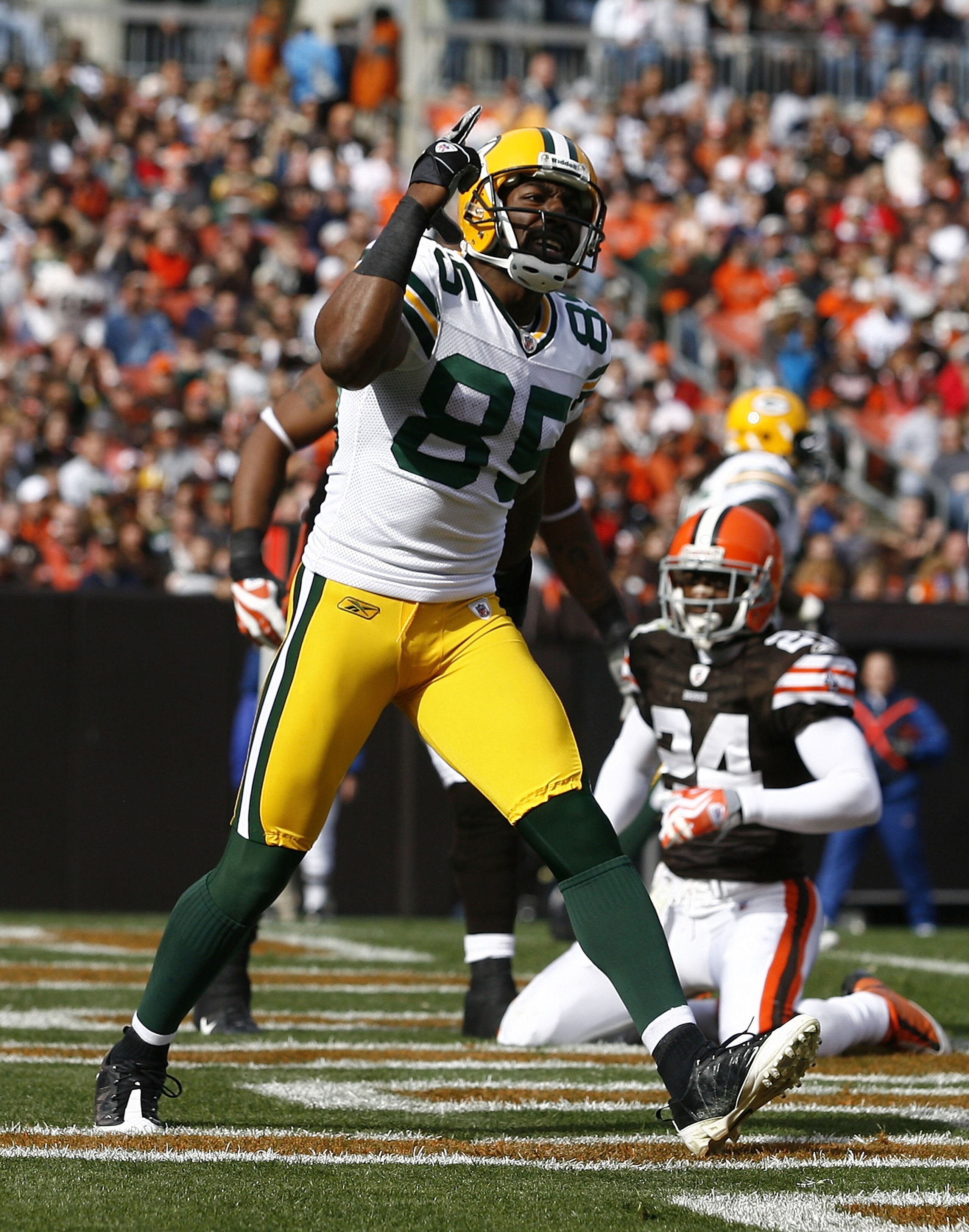 CLEVELAND, OH - OCTOBER 25:  Greg Jennings #85 of the Green Bay Packers argues a call against the Cleveland Browns at Cleveland Browns Stadium on October 25, 2009 in Cleveland, Ohio.  (Photo by Matt Sullivan/Getty Images)