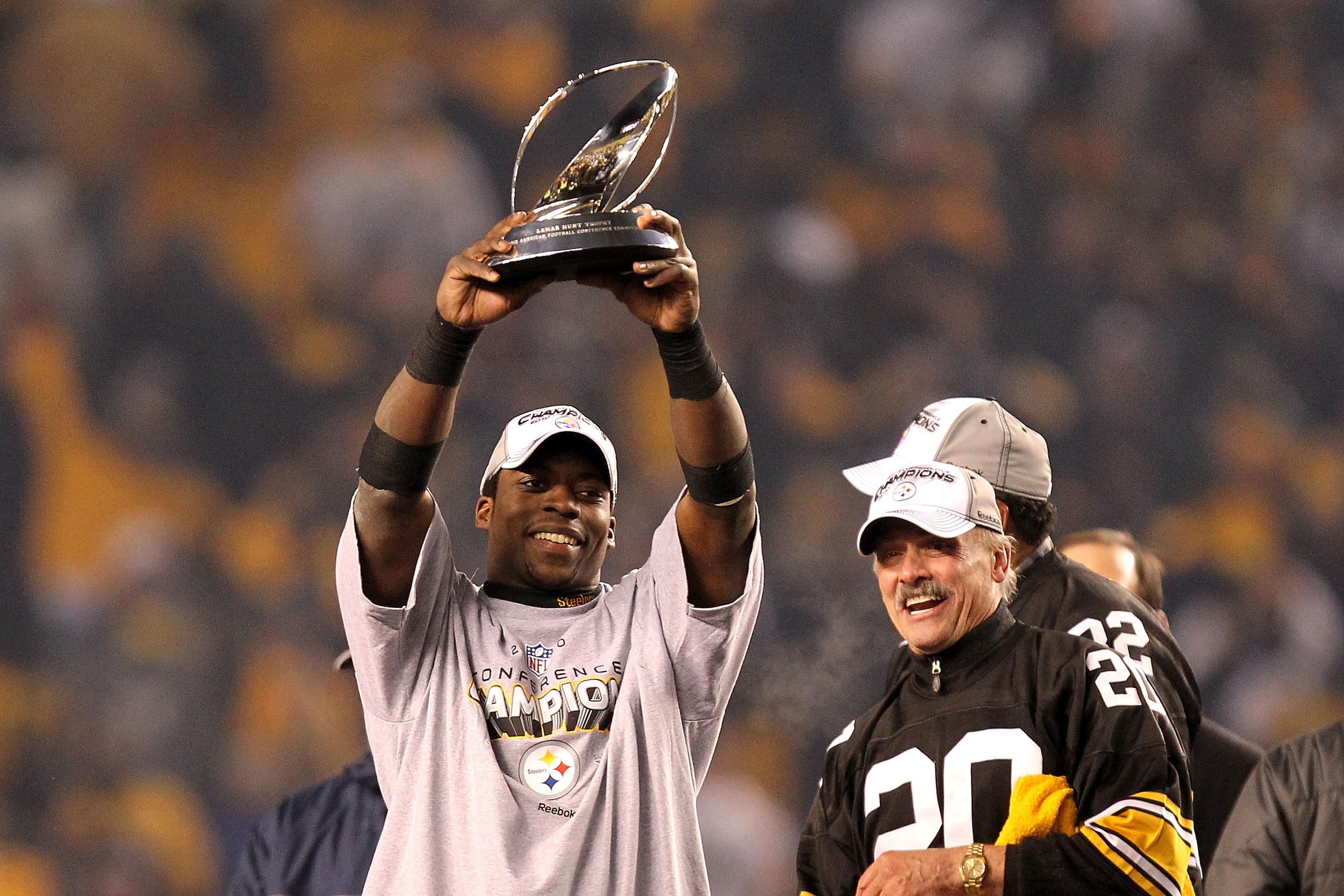 PITTSBURGH, PA - JANUARY 23:  Rashard Mendenhall #34 of the Pittsburgh Steelers holds up the Lamar Hunt trophy as former Steeler Rocky Bleier looks on after the Steelers defeated the New York Jets 24 to 19 in the 2011 AFC Championship game at Heinz Field