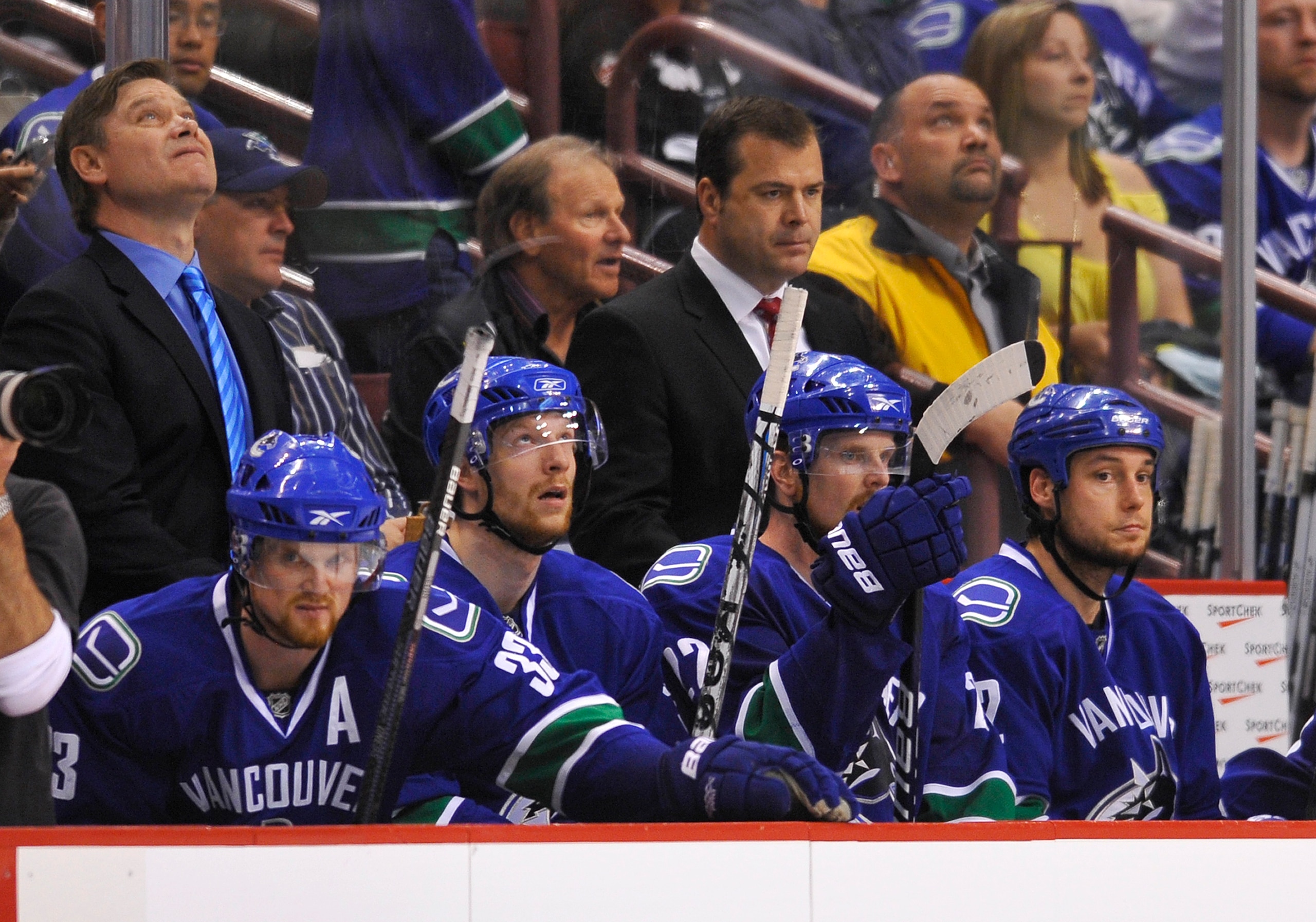 VANCOUVER, CANADA - MAY 11:  Henrik Sedin #33, Mikael Samuelsson #26, Daniel Sedin #22 and Kyle Wellwood #42 of the Vancouver Canucks along with coaches Ryan Walter and Alain Vigneault sit on the bench during the final minute of play against the Chicago B