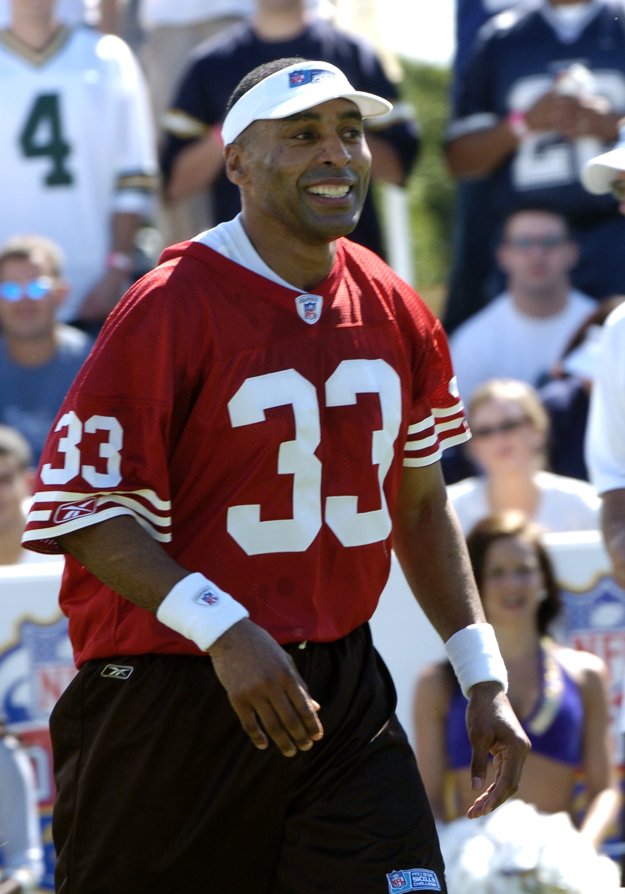San Francisco 49ers running back Roger Craig  competes  in a flag-football legends  game during 2005 Pro Bowl week in Ko Olina, Honolulu February 11, 2005.  (Photo by Al Messerschmidt/Getty Images)