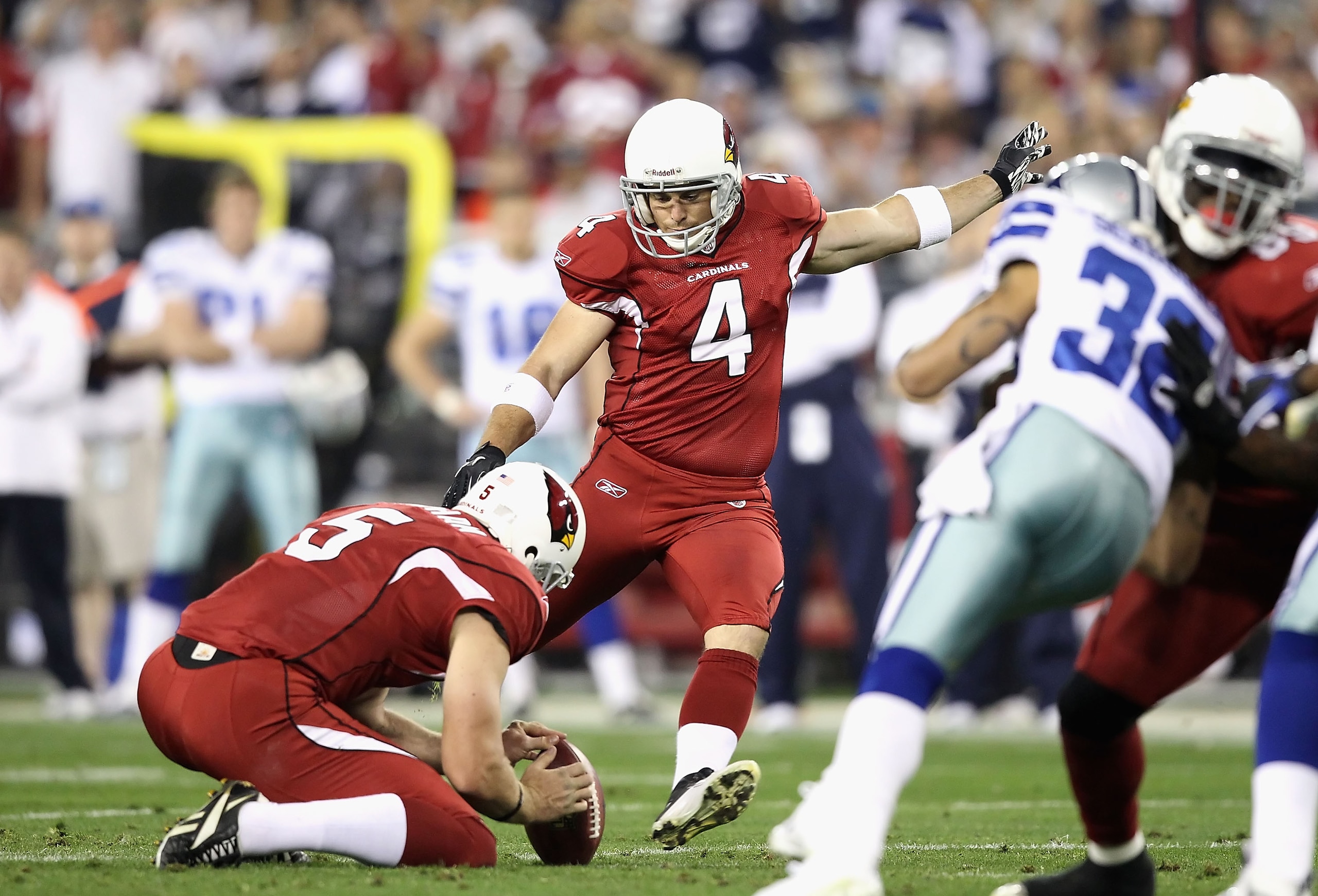 GLENDALE, AZ - DECEMBER 25:  Kicker Jay Feely #4 of the Arizona Cardinals kicks a field goal during the NFL game against the Dallas Cowboys at the University of Phoenix Stadium on December 25, 2010 in Glendale, Arizona. The Cardinals defeated the Cowboys
