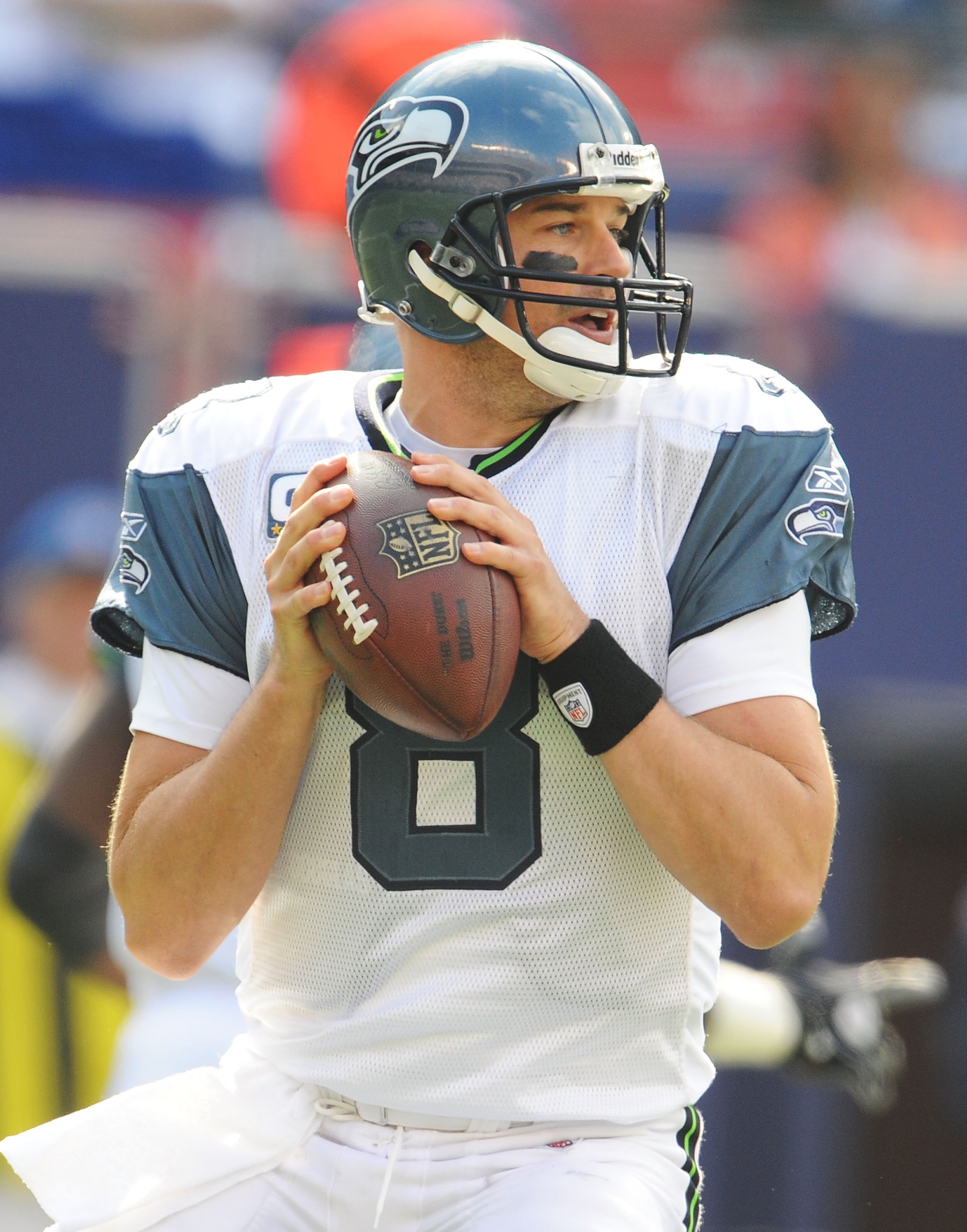EAST RUTHERFORD, NJ - OCTOBER 05:  Matt Hasselback #8 of the Seattle Seahawks passes against the New York Giants during their game on October 5, 2008 at Giants Stadium in East Rutherford, New Jersey.  (Photo by Al Bello/Getty Images)