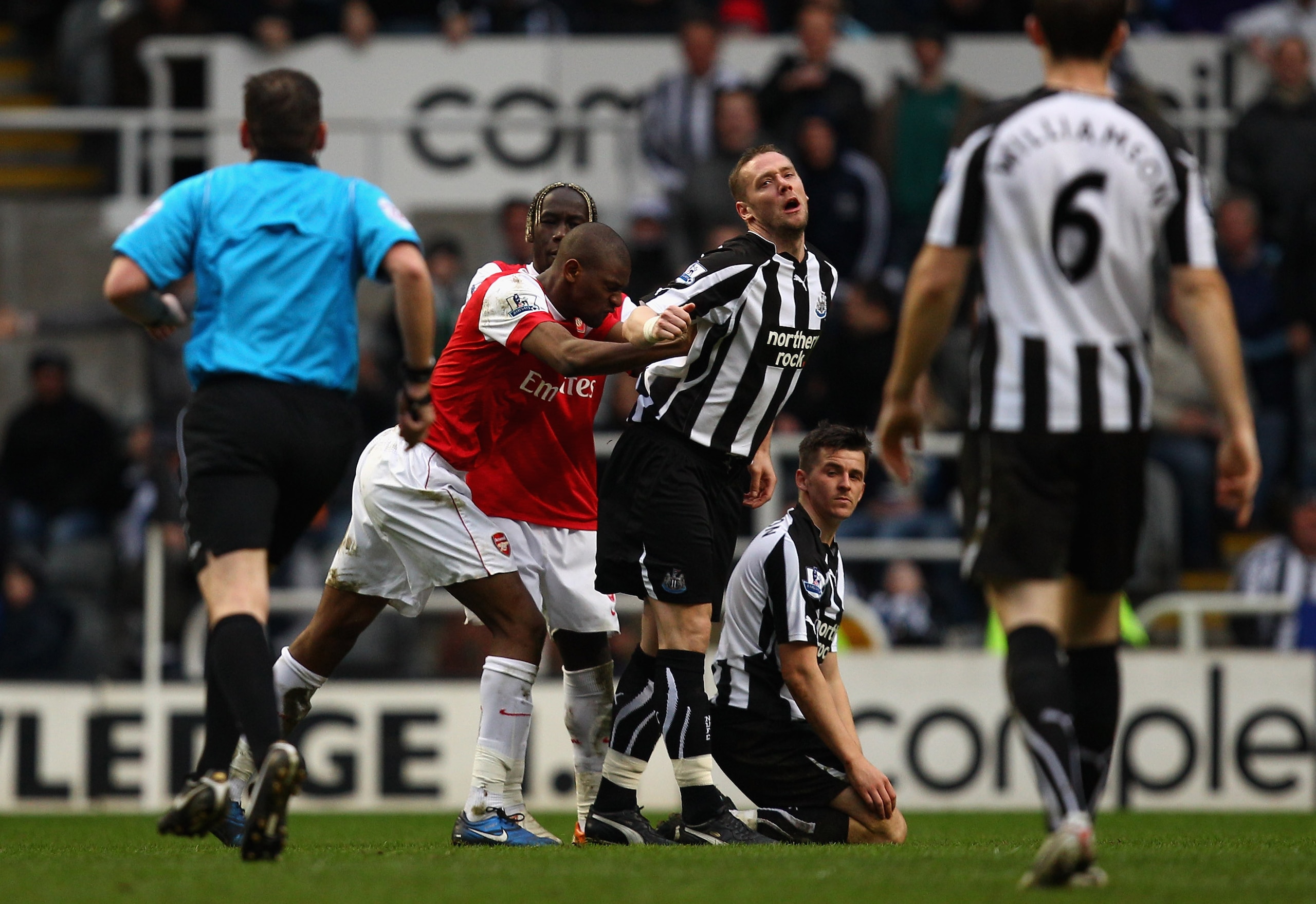 NEWCASTLE UPON TYNE, ENGLAND - FEBRUARY 05: Abou Diaby of Arsenal pushes Kevin Nolan of Newcastle and gets sent off during the Barclays Premier League match between Newcastle United and Arsenal at St James' Park on February 5, 2011 in Newcastle upon Tyne NEWCASTLE UPON TYNE, ENGLAND - FEBRUARY 05: Abou Diaby of Arsenal pushes Kevin Nolan of Newcastle and gets sent off during the Barclays Premier League match between Newcastle United and Arsenal at St James' Park on February 5, 2011 in Newcastle upon Tyne