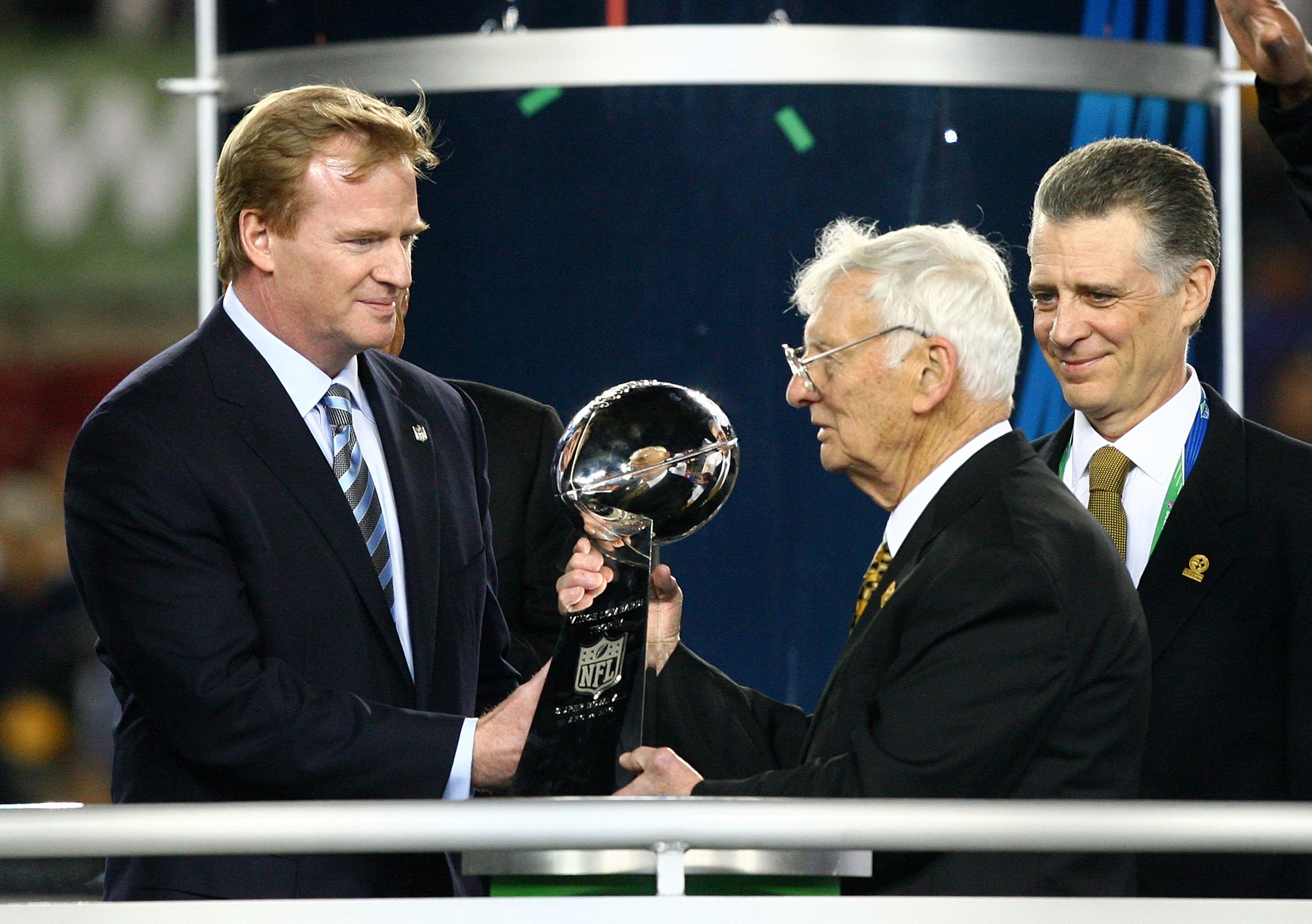 The Vince Lombardi Trophy for Super Bowl XLIII is on display along with  helmets for the Pittsburgh Steelers (L) and Arizona Cardinals as NFL  Commissioner Roger Goodell holds a news conference to