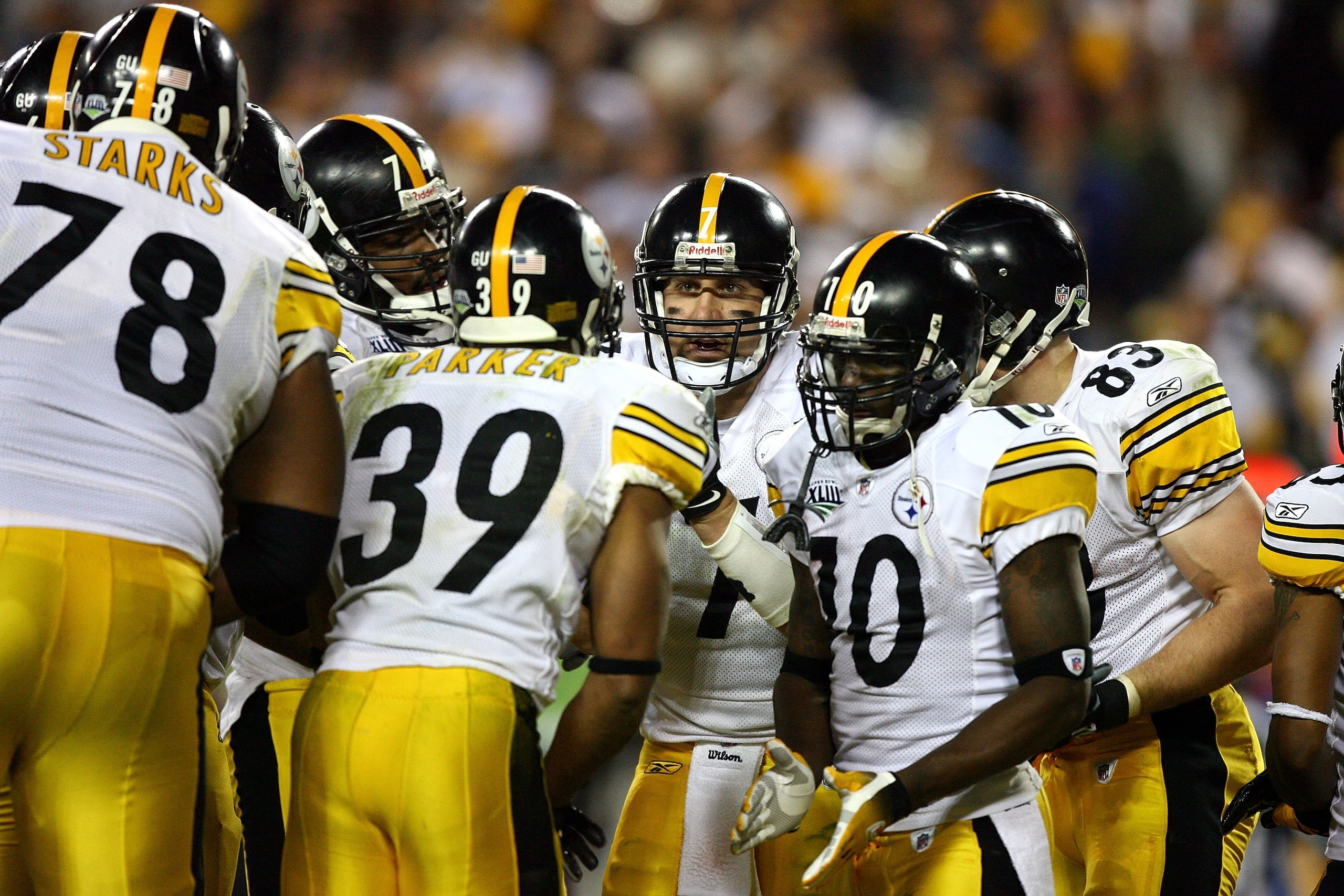 TAMPA, FL - FEBRUARY 01: Ben Roethlisberger #7 of the Pittsburgh Steelers talks with his players in the huddle against the Arizona Cardinals during Super Bowl XLIII on February 1, 2009 at Raymond James Stadium in Tampa, Florida. (Photo by Al Bello/Getty TAMPA, FL - FEBRUARY 01: Ben Roethlisberger #7 of the Pittsburgh Steelers talks with his players in the huddle against the Arizona Cardinals during Super Bowl XLIII on February 1, 2009 at Raymond James Stadium in Tampa, Florida. (Photo by Al Bello/Getty