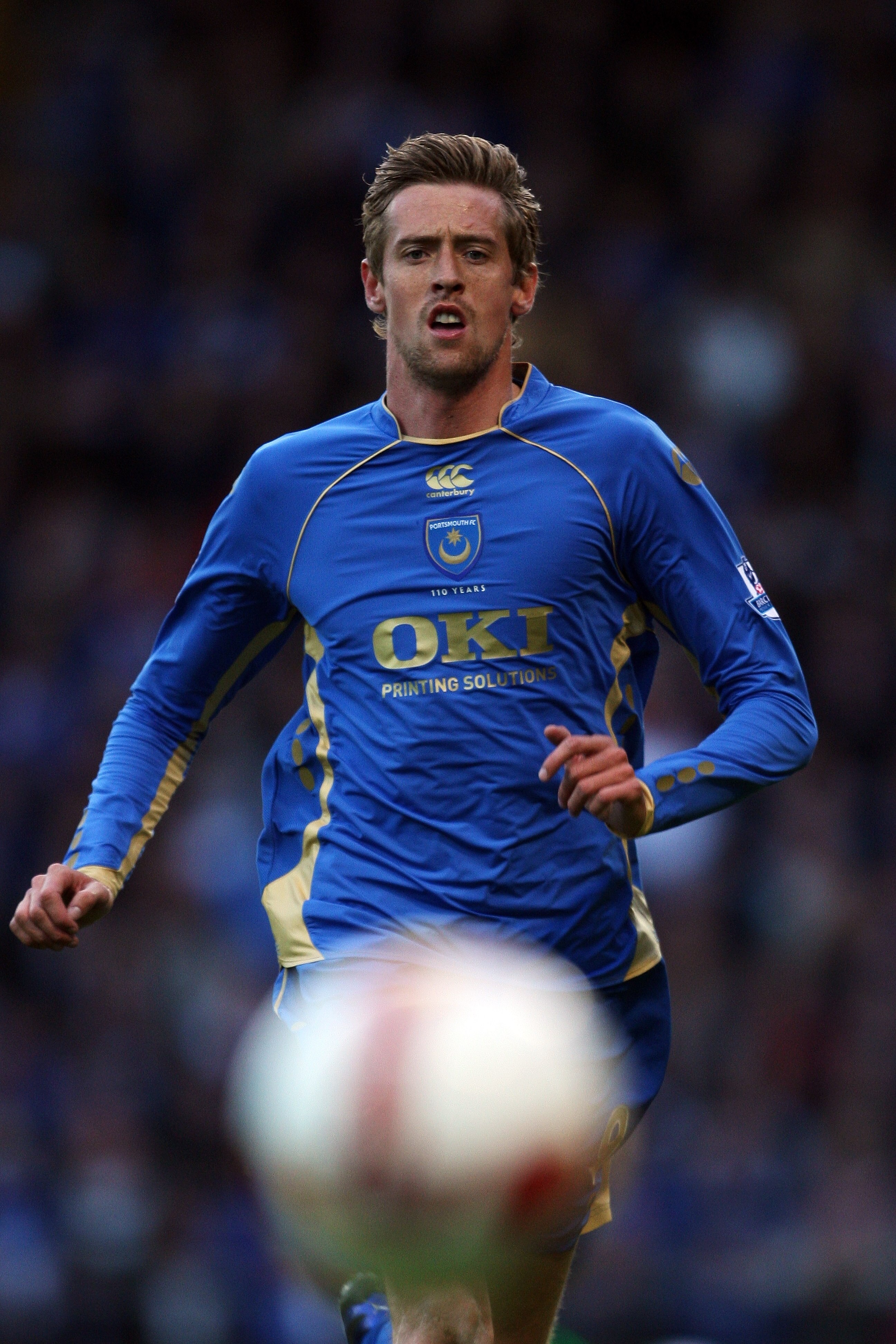PORTSMOUTH, UNITED KINGDOM - MAY 18:  Peter Crouch of Portsmouth in action during the Barclays Premier League match between Portsmouth and Sunderland at Fratton Park on May 18, 2009 in Portsmouth, England.  (Photo by Bryn Lennon/Getty Images)