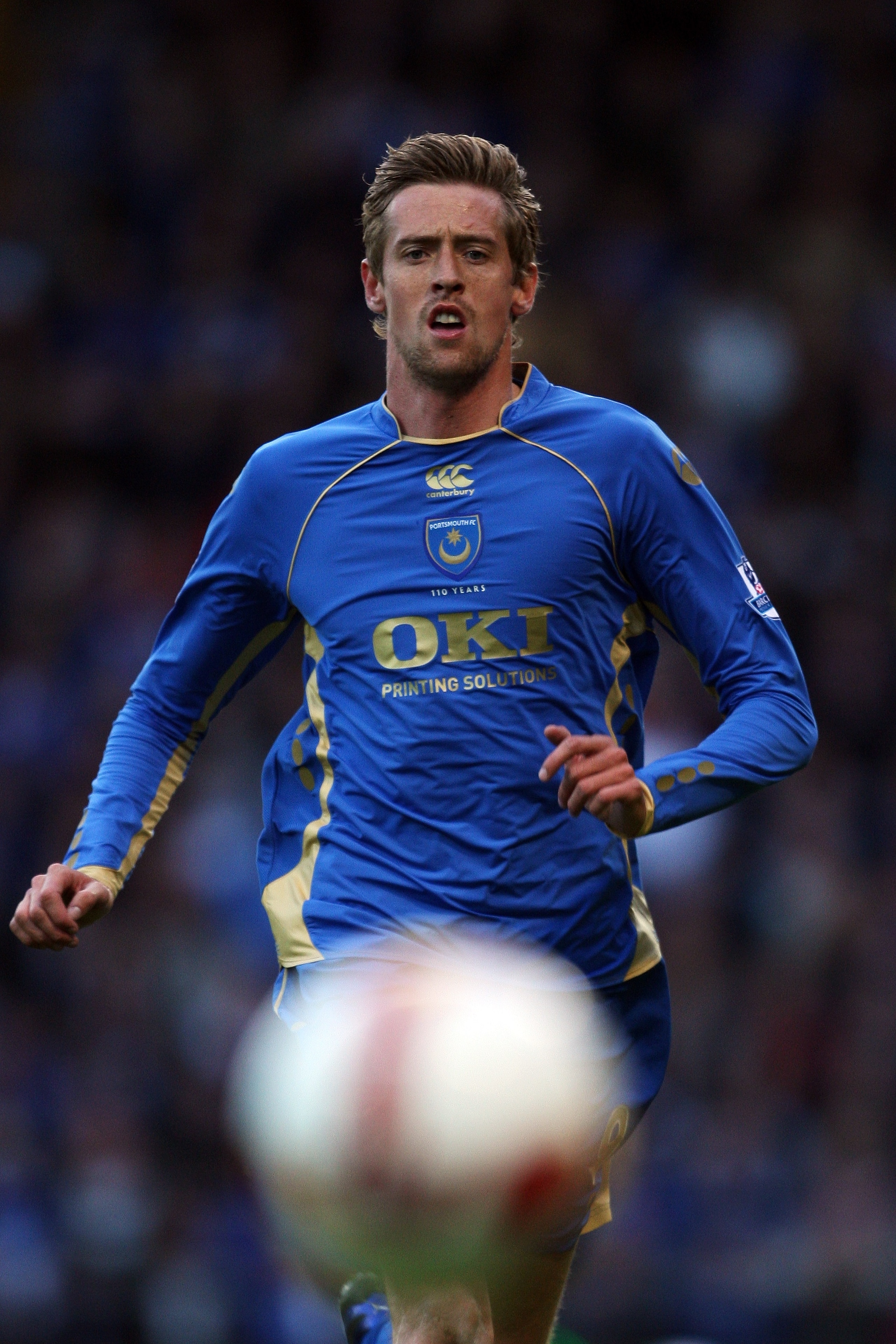 PORTSMOUTH, UNITED KINGDOM - MAY 18:  Peter Crouch of Portsmouth in action during the Barclays Premier League match between Portsmouth and Sunderland at Fratton Park on May 18, 2009 in Portsmouth, England.  (Photo by Bryn Lennon/Getty Images)