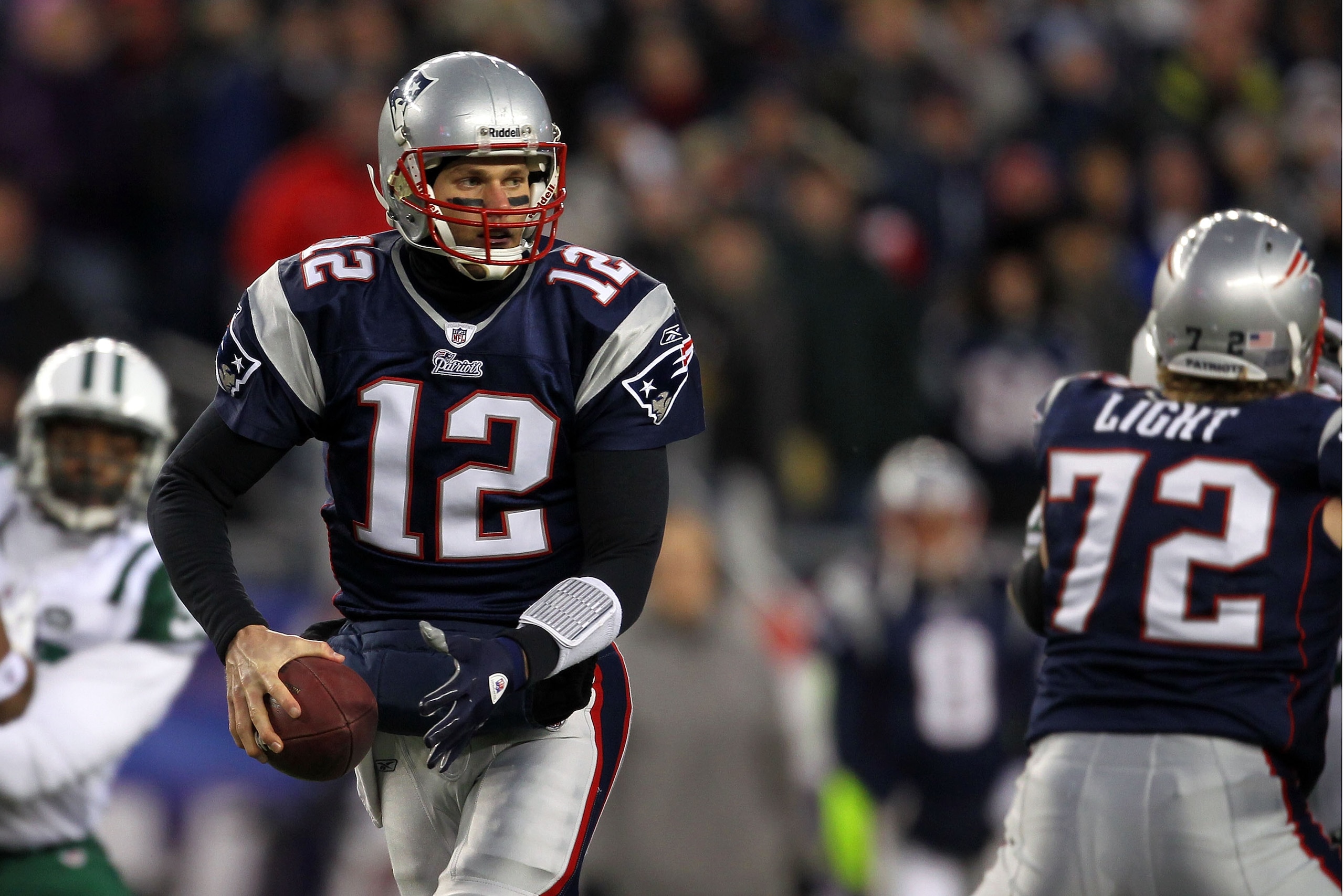 FOXBORO, MA - JANUARY 16:  Tom Brady #12 of the New England Patriots drops back against the New York Jets during their 2011 AFC divisional playoff game at Gillette Stadium on January 16, 2011 in Foxboro, Massachusetts.  (Photo by Jim Rogash/Getty Images)
