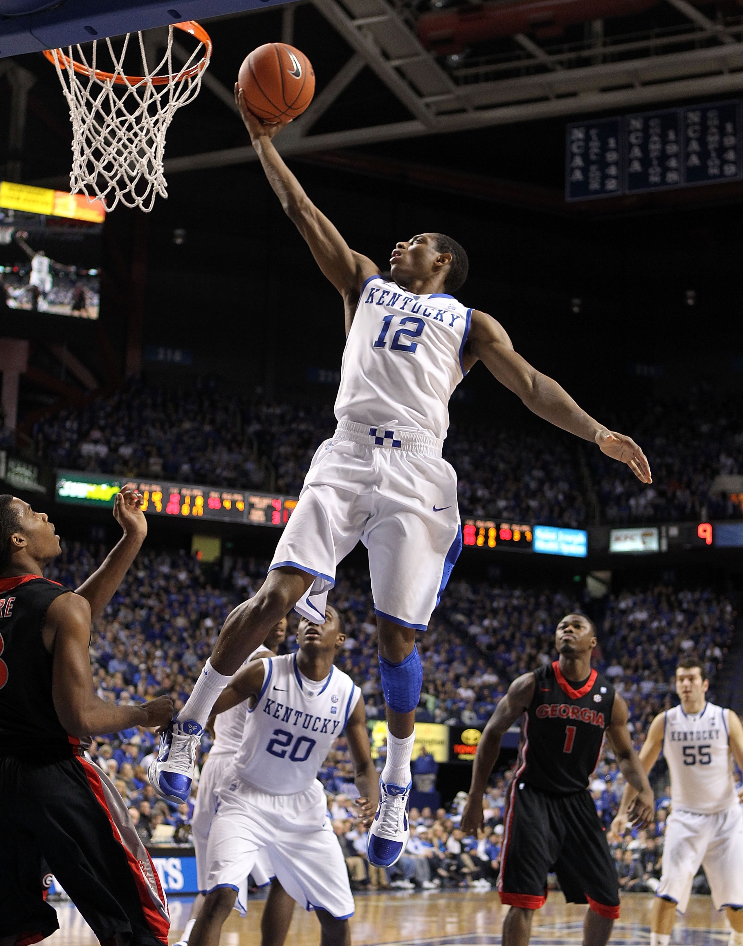 LEXINGTON, KY - JANUARY 29:  Brandon Knight #12 of the Kentucky Wildcats shoots the ball during the SEC game against the Georgia Bulldogs at Rupp Arena on January 29, 2011 in Lexington, Kentucky. Kentucky won 66-60.  (Photo by Andy Lyons/Getty Images)