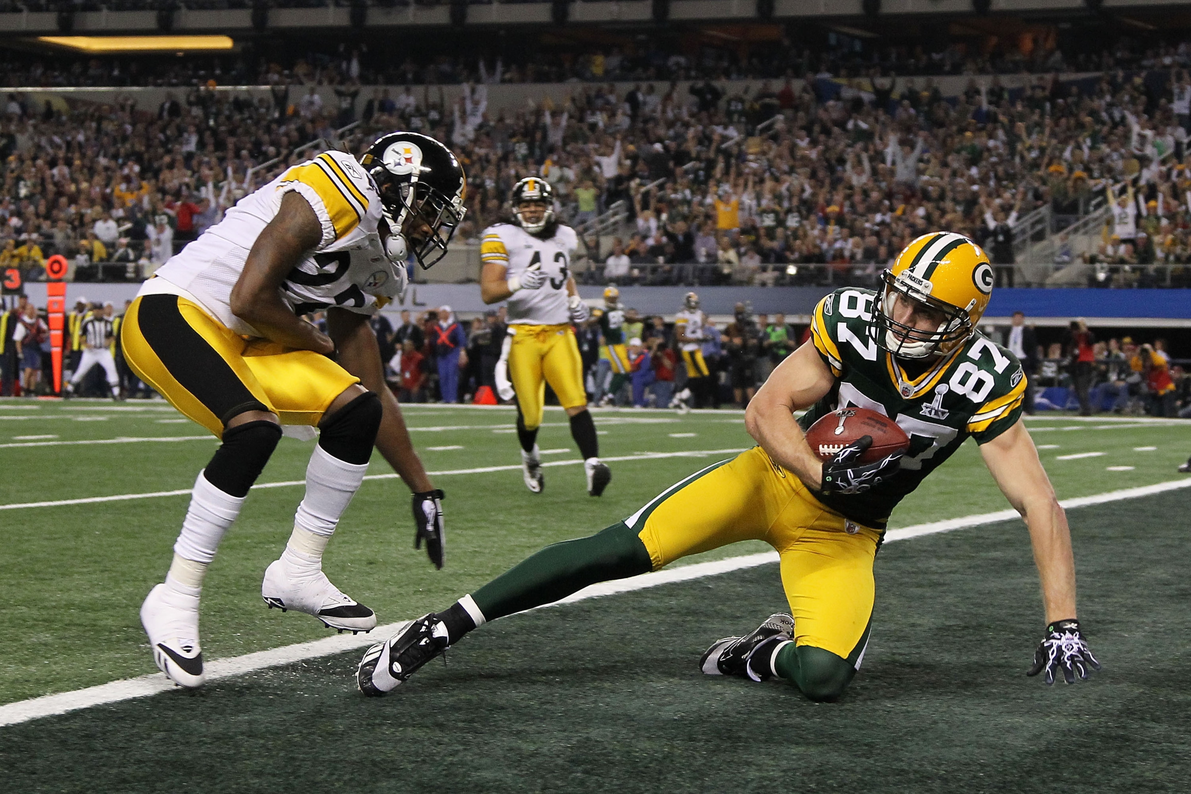 ARLINGTON, TX - FEBRUARY 06:  Jordy Nelson #87 of the Green Bay Packers catches a 29 yard touchdown pass over William Gay #22 of the Pittsburgh Steelers during the first quarter of Super Bowl XLV at Cowboys Stadium on February 6, 2011 in Arlington, Texas.