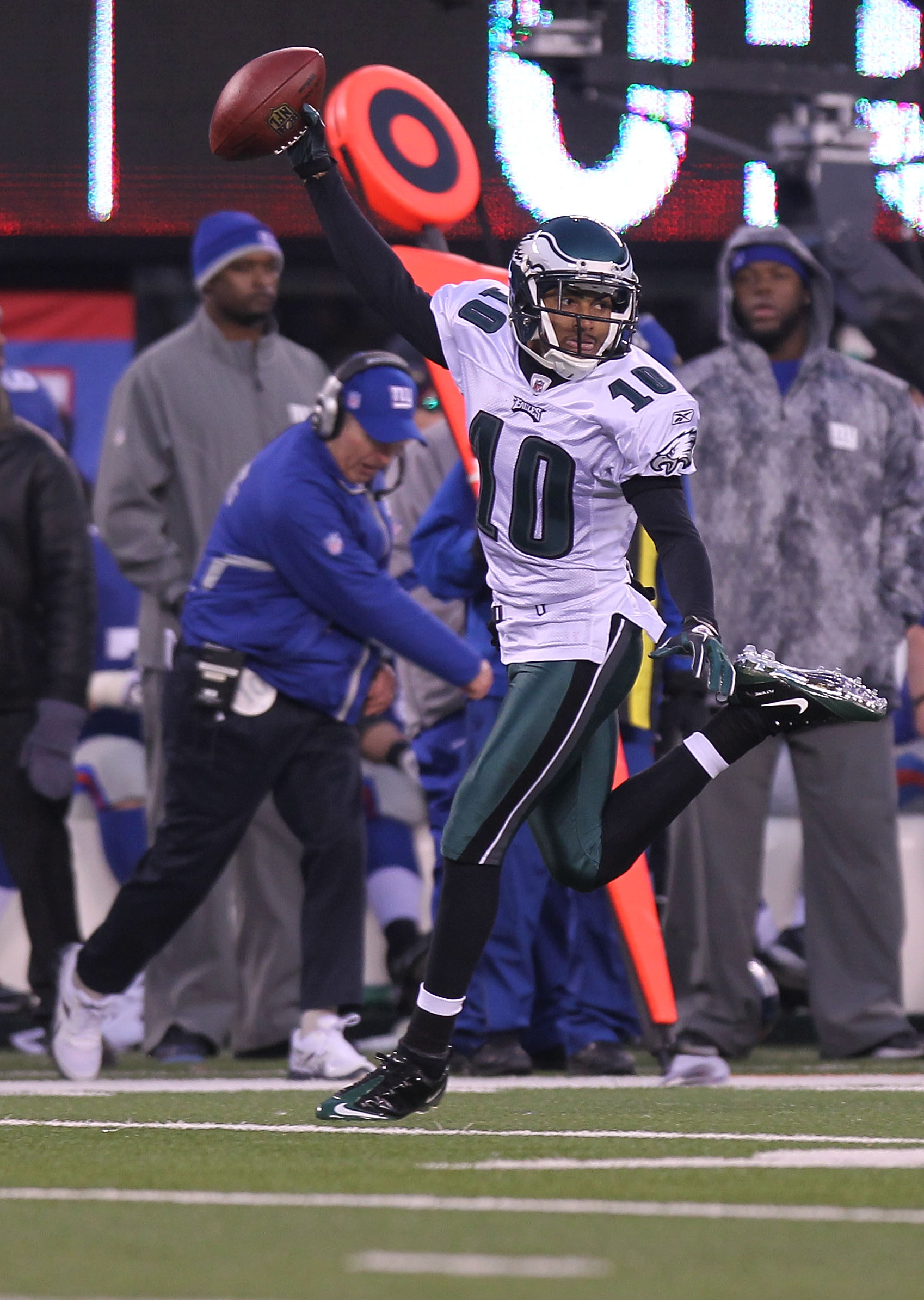EAST RUTHERFORD, NJ - DECEMBER 19:  DeSean Jackson #10 of the Philadelphia Eagles runs in the game winning touchdown on a punt return against the New York Giants at New Meadowlands Stadium on December 19, 2010 in East Rutherford, New Jersey.  (Photo by Ni