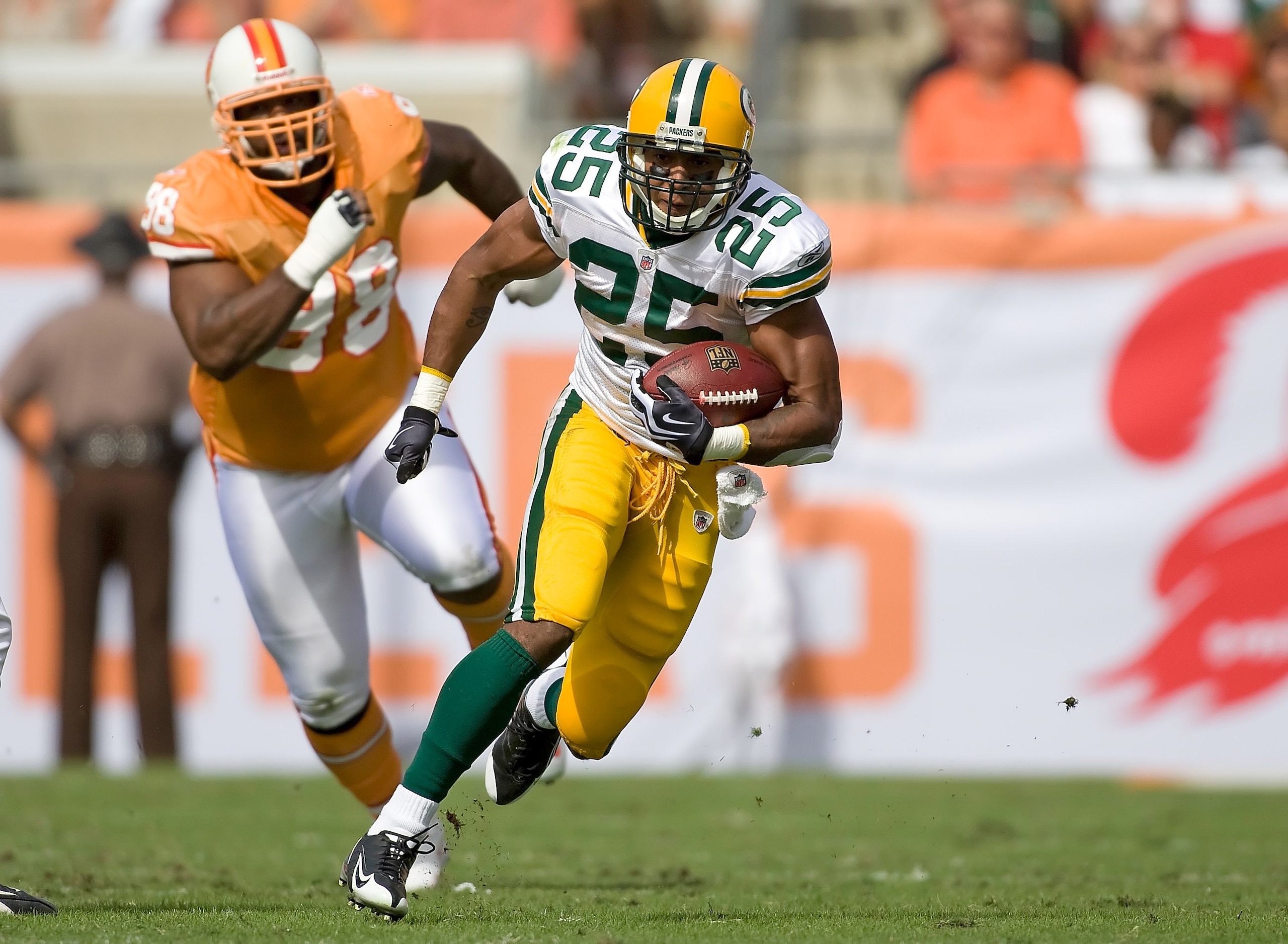 TAMPA, FL - NOVEMBER 08:  Running back Ryan Grant #25 of the Green Bay Packers runs the ball against the Tampa Bay Buccaneers during the game at Raymond James Stadium on November 8, 2009 in Tampa, Florida. The Buccaneers defeated the Packers 38-28.  (Phot