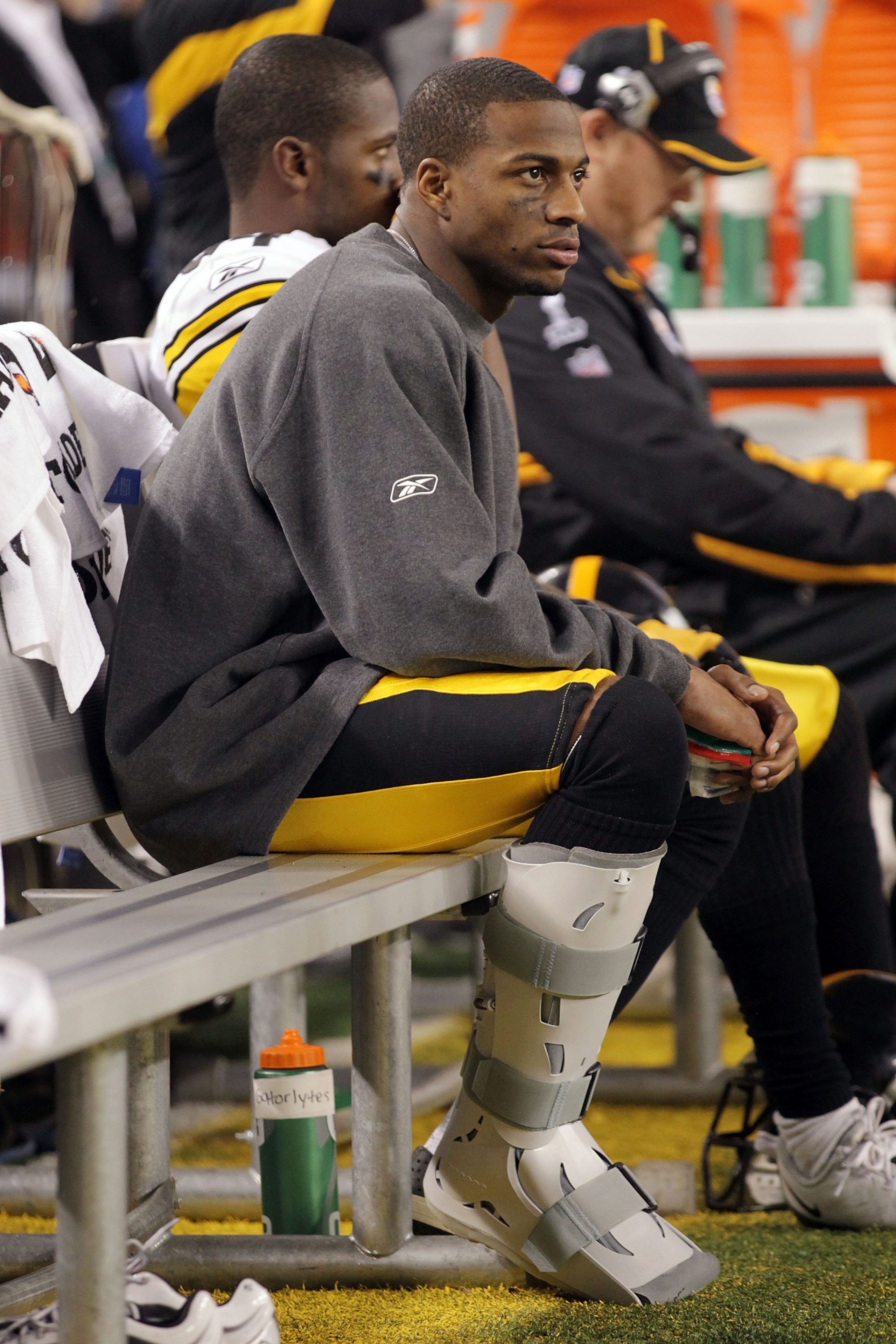 ARLINGTON, TX - FEBRUARY 06:  Emmanuel Sanders #88 of the Pittsburgh Steelers Looks on against the Green Bay Packers during the second half of Super Bowl XLV at Cowboys Stadium on February 6, 2011 in Arlington, Texas.  (Photo by Doug Pensinger/Getty Image