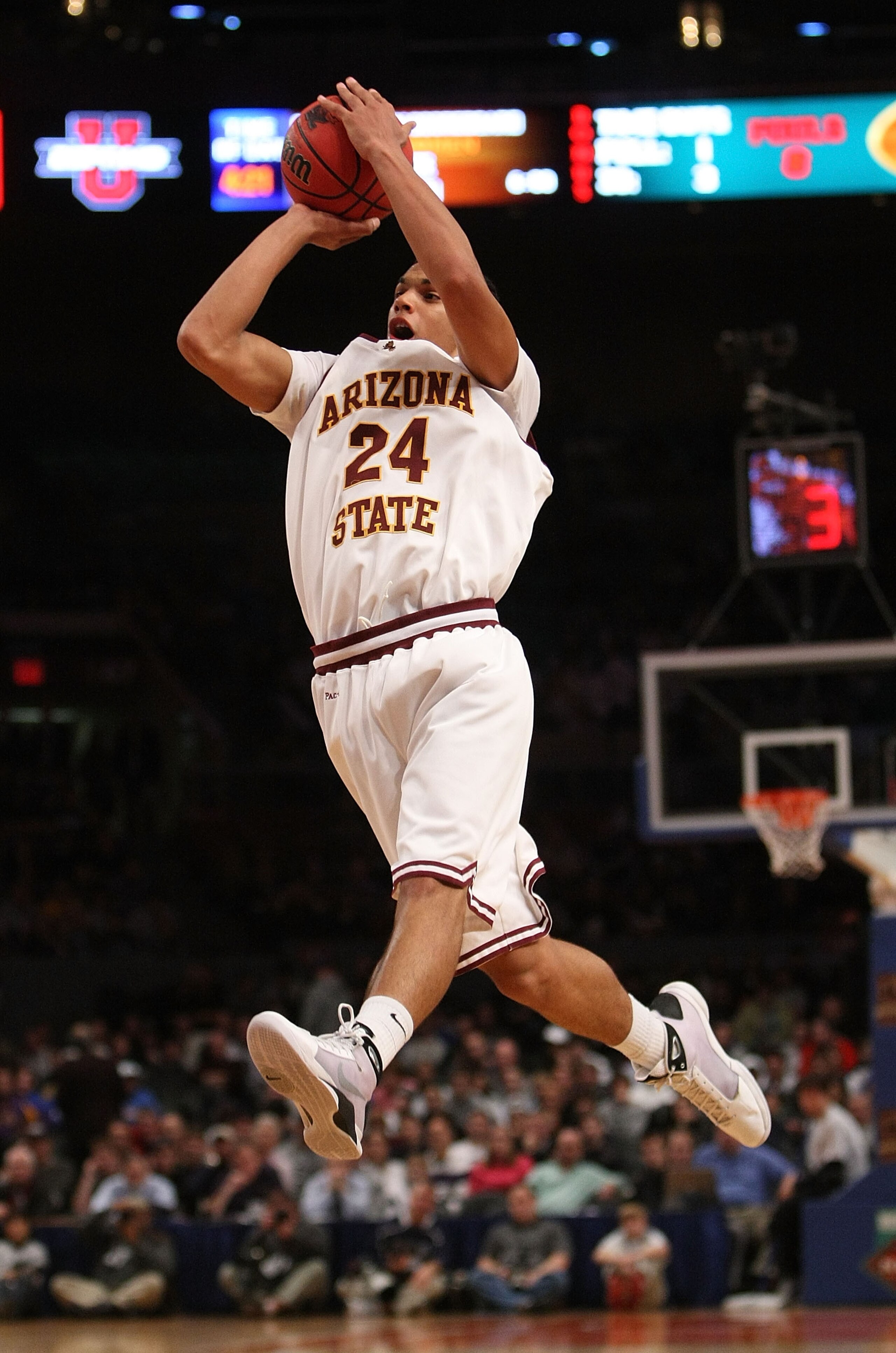 NEW YORK - NOVEMBER 27:  Trent Lockett #24 of the Arizona State Sun Devils shoots the ball against the LSU Tigers during the consolation game at Madison Square Garden on November 27, 2009 in New York, New York.  (Photo by Nick Laham/Getty Images)
