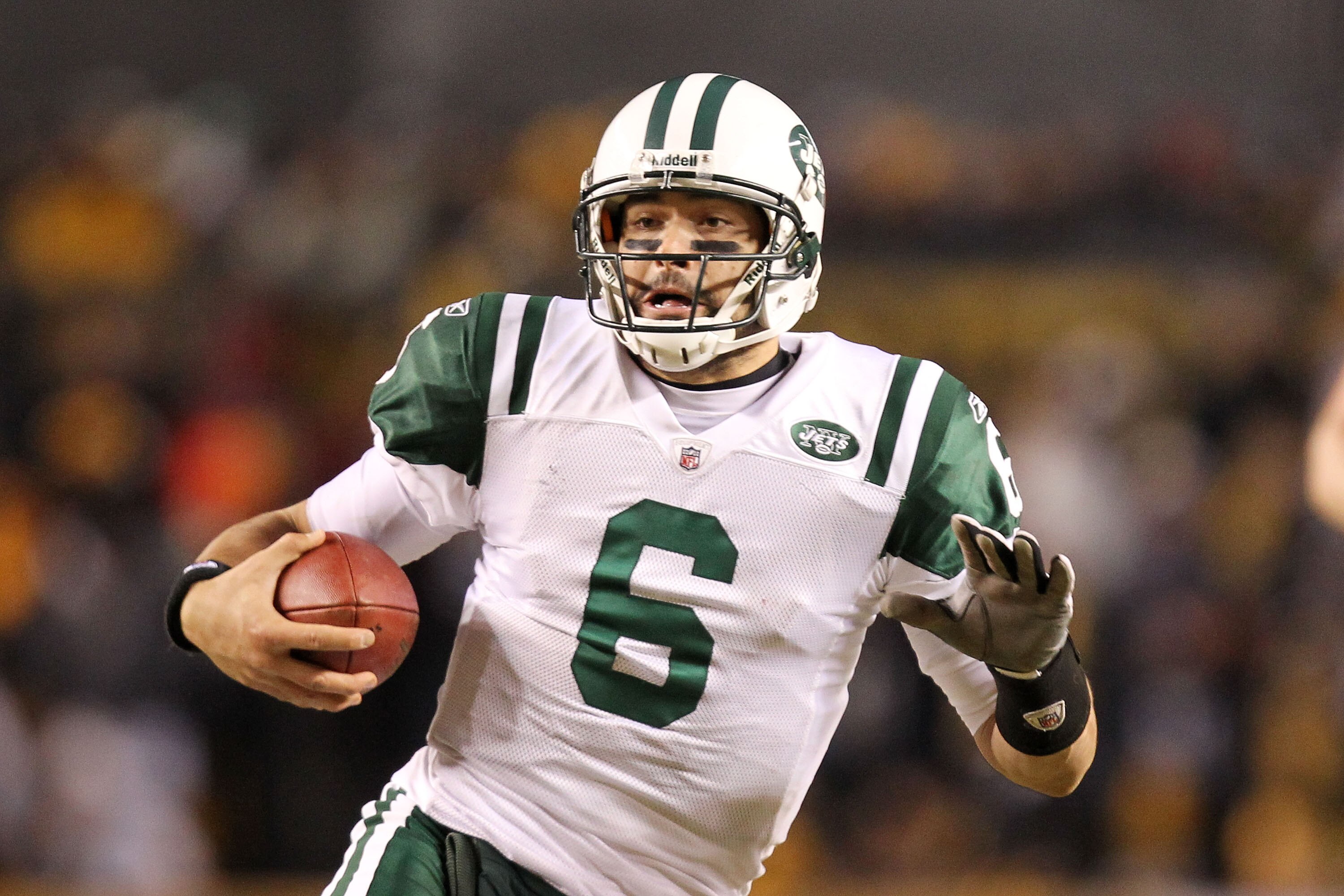 PITTSBURGH, PA - JANUARY 23:  Mark Sanchez #6 of the New York Jets runs dow field during their 19 to 24 loss to the Pittsburgh Steelers in the 2011 AFC Championship game at Heinz Field on January 23, 2011 in Pittsburgh, Pennsylvania.  (Photo by Ronald Mar