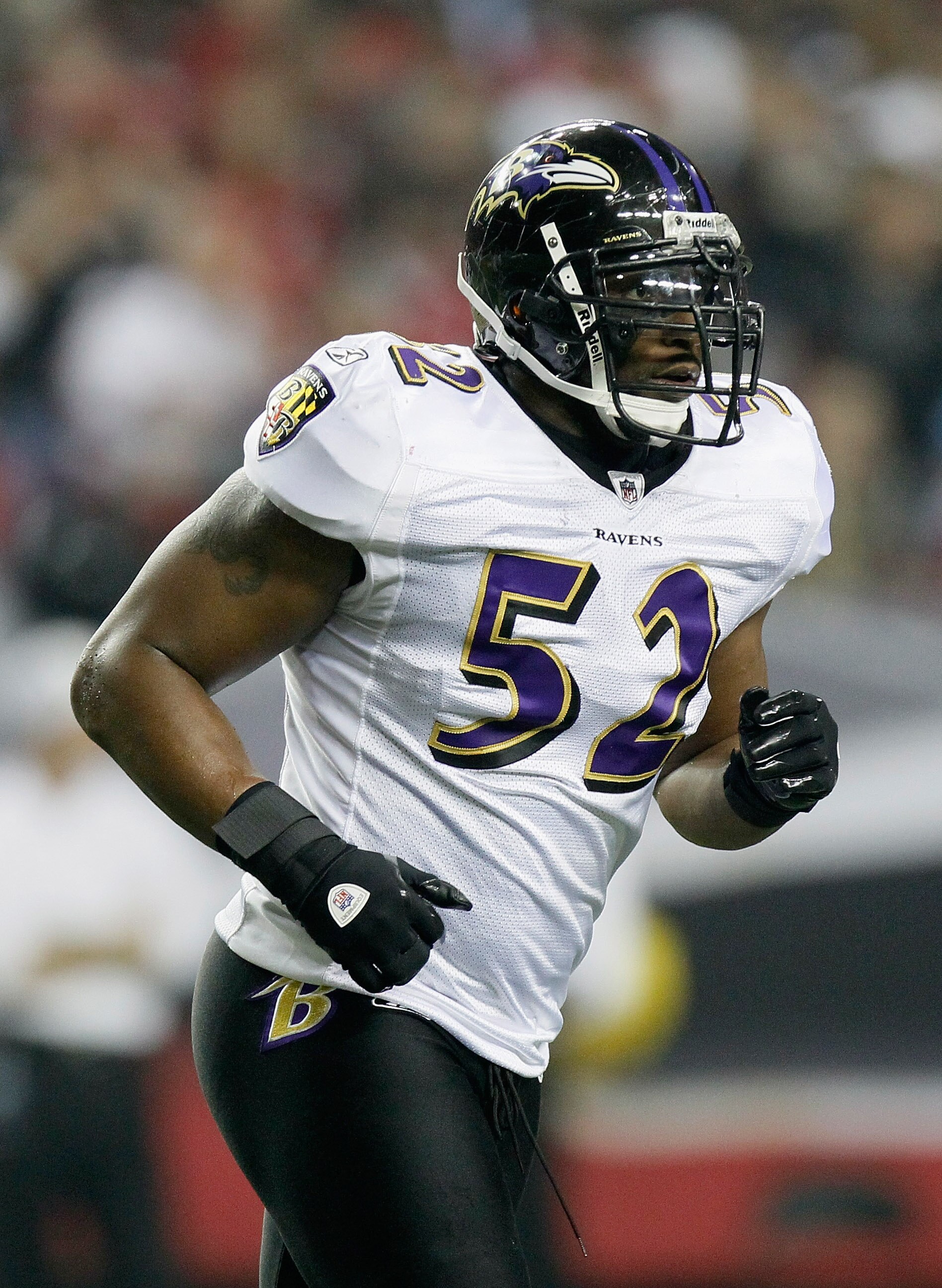 ATLANTA - NOVEMBER 11:  Ray Lewis #52 of the Baltimore Ravens against the Atlanta Falcons at Georgia Dome on November 11, 2010 in Atlanta, Georgia.  (Photo by Kevin C. Cox/Getty Images)