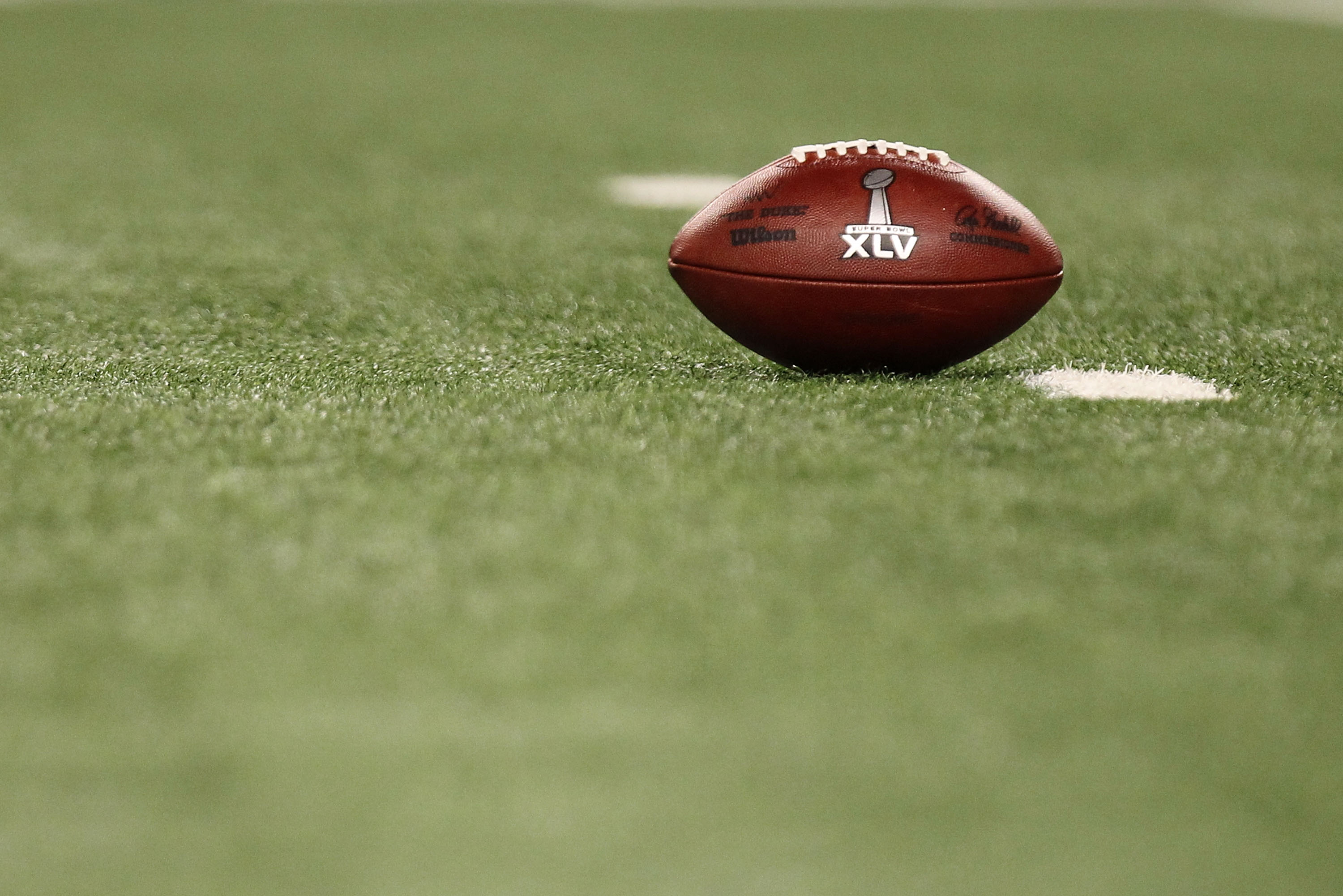 ARLINGTON, TX - FEBRUARY 06:  The game ball sits on the field as the Green Bay Packers play against the Pittsburgh Steelers during Super Bowl XLV at Cowboys Stadium on February 6, 2011 in Arlington, Texas.  (Photo by Ronald Martinez/Getty Images)