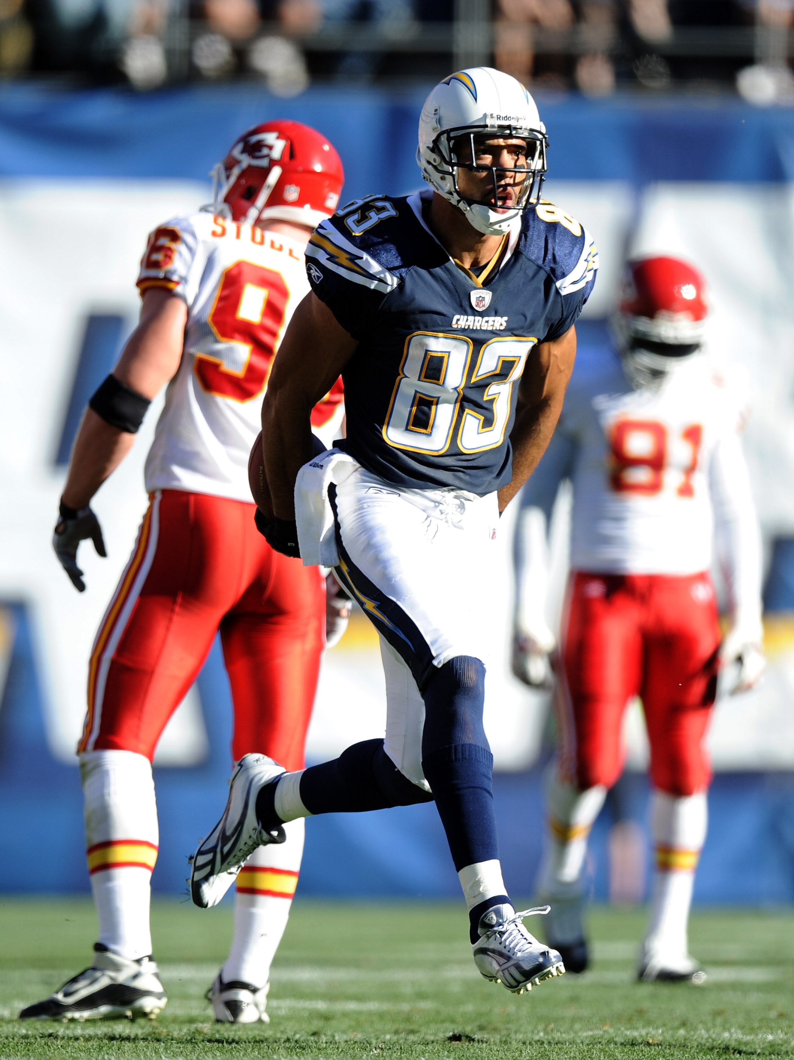 SAN DIEGO, CA - DECEMBER 12:  Vincent Jackson #83 of the San Diego Chargers celebrates a catch for a first down against the Kansas City Chiefs during the first quarter at Qualcomm Stadium on December 12, 2010 in San Diego, California.  (Photo by Harry How