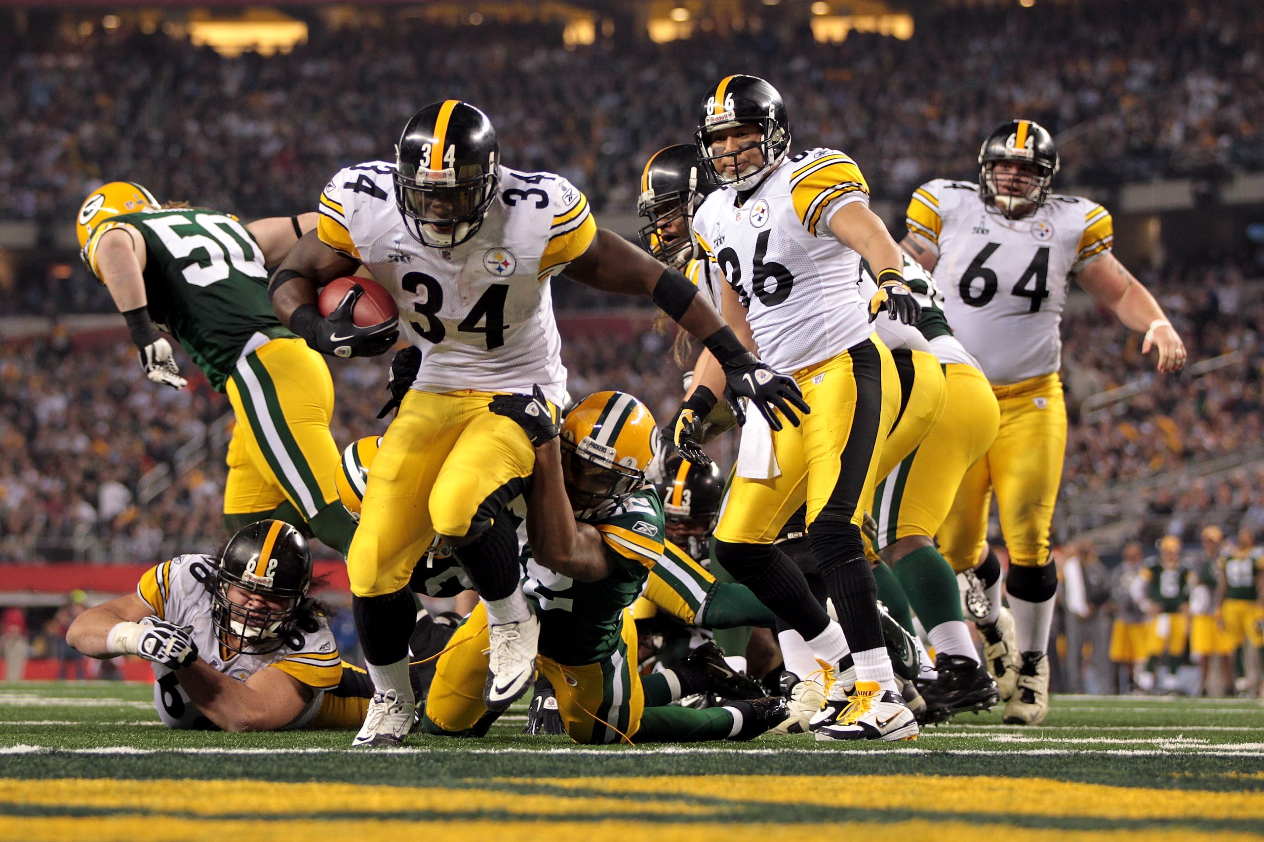 ARLINGTON, TX - FEBRUARY 06:  Rashard Mendenhall #34 of the Pittsburgh Steelers runs for an 8 yard touchdown against Pat Lee #22 of the Green Bay Packers in the second half during Super Bowl XLV at Cowboys Stadium on February 6, 2011 in Arlington, Texas.