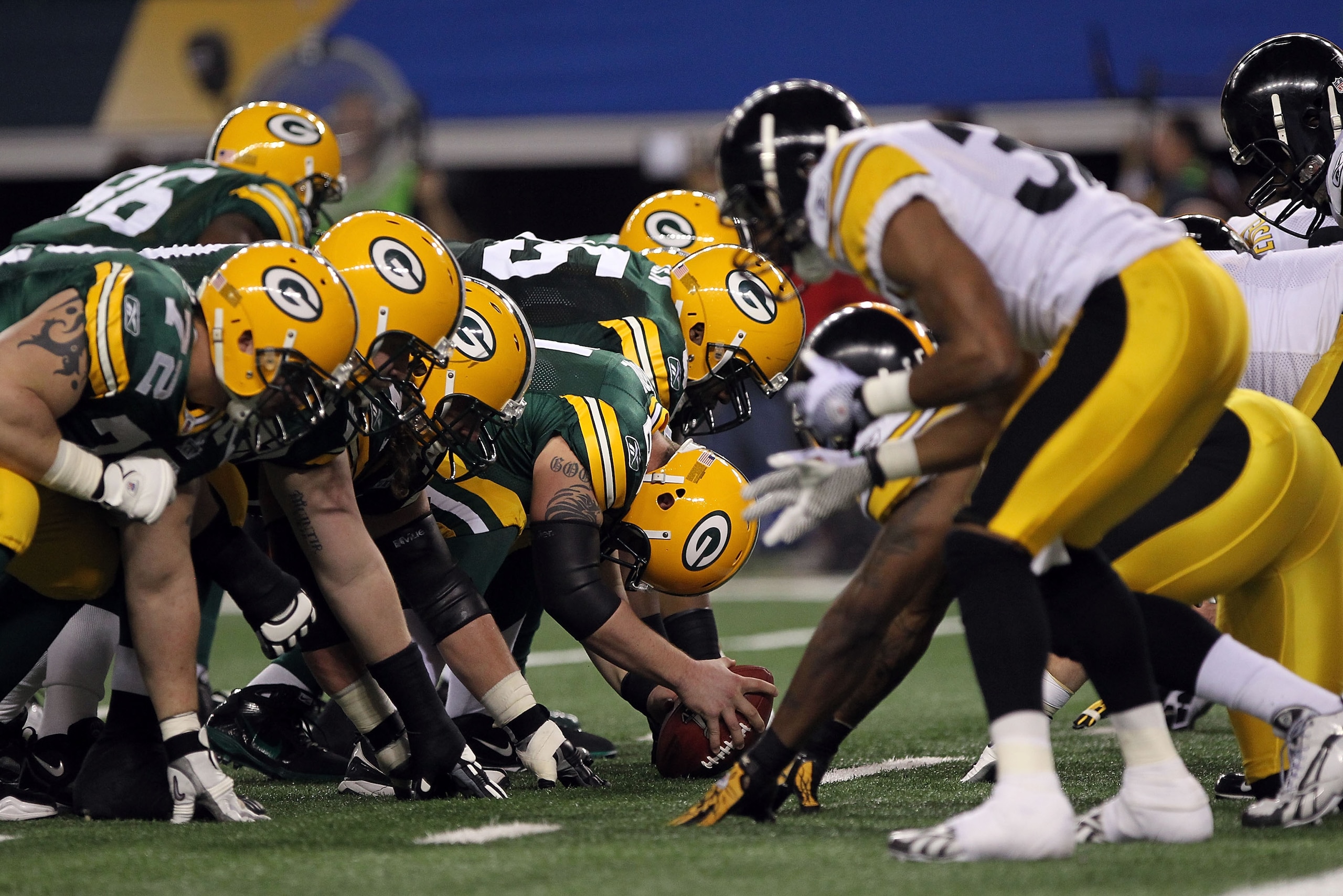ARLINGTON, TX - FEBRUARY 06:  The Green Bay Packers line up against the Pittsburgh Steelers during Super Bowl XLV at Cowboys Stadium on February 6, 2011 in Arlington, Texas.  (Photo by Doug Pensinger/Getty Images)
