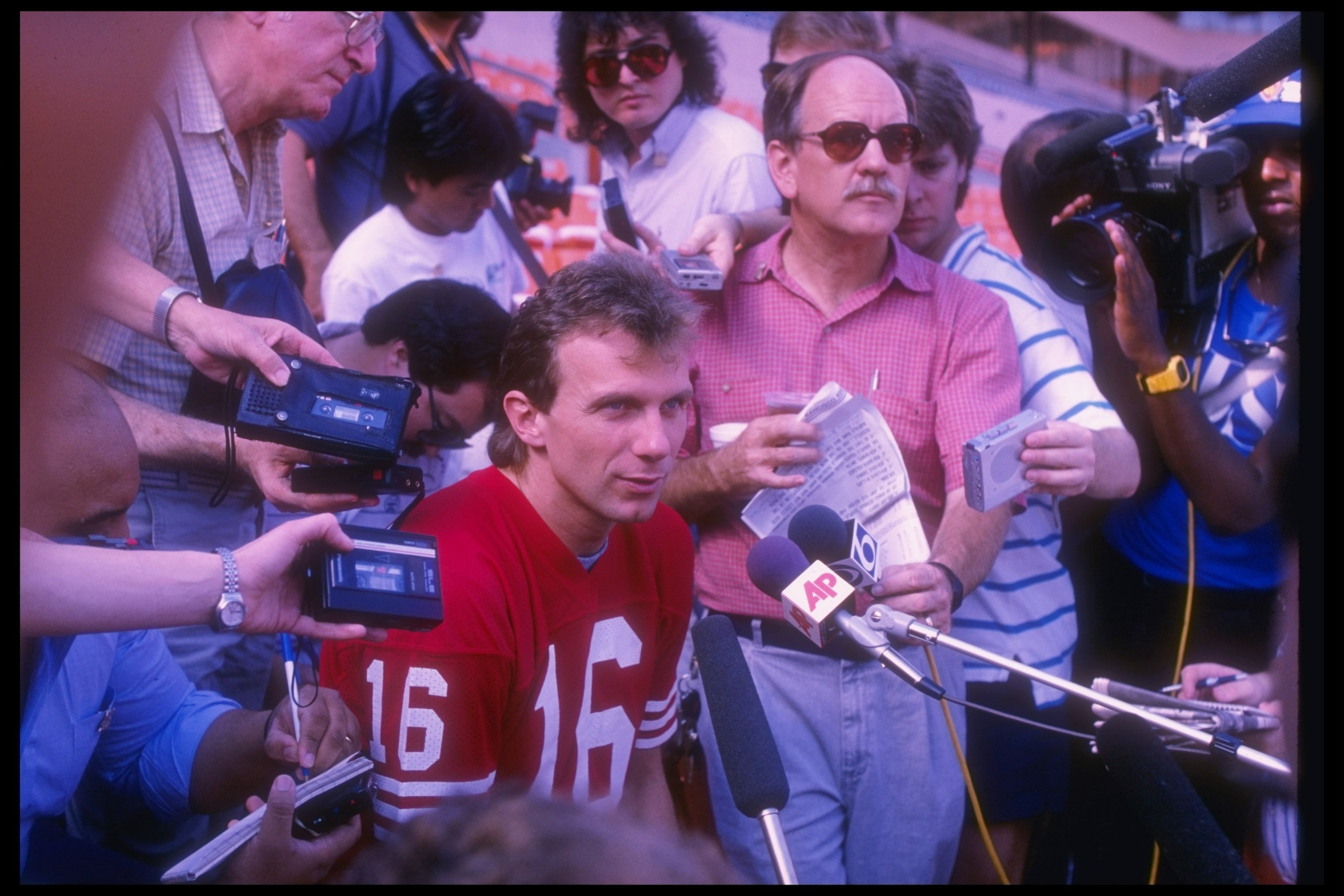 18 Jan 1989:  Quarterback Joe Montana of the San Francisco 49ers gets interviewed before Super Bowl XXIII against the Cincinnati Bengals at Joe Robbie Stadium in Miami, Florida.  The 49ers won the game, 20-16. Mandatory Credit: Rick Stewart  /Allsport