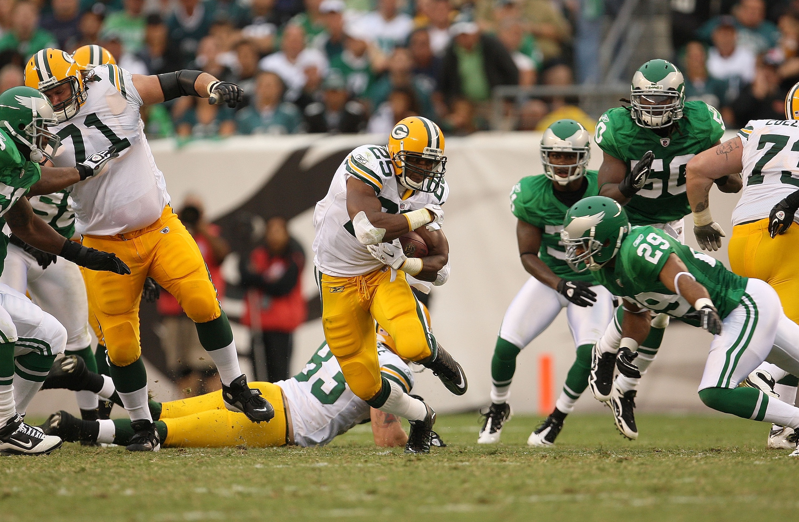 PHILADELPHIA - SEPTEMBER 12:  Ryan Grant #25 of the Green Bay Packers rushes during a game against the Philadelphia Eagles at Lincoln Financial Field on September 12, 2010 in Philadelphia, Pennsylvania.  (Photo by Mike Ehrmann/Getty Images)