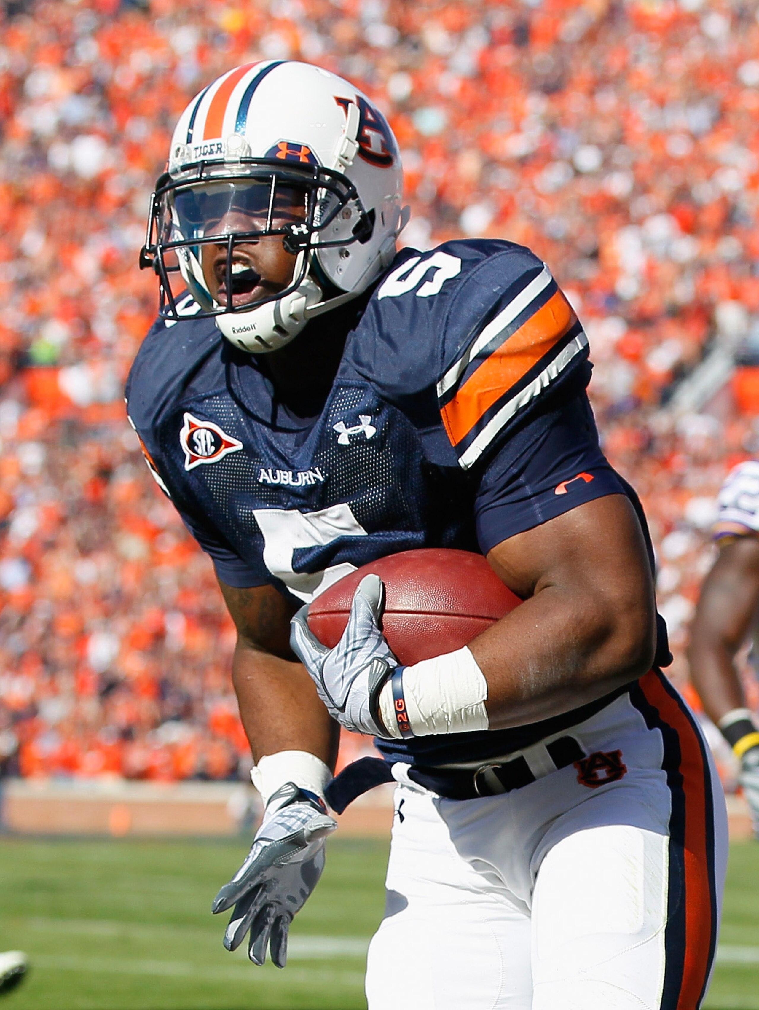 AUBURN, AL - OCTOBER 23: Michael Dyer #5 of the Auburn Tigers against the LSU Tigers at Jordan-Hare Stadium on October 23, 2010 in Auburn, Alabama. (Photo by Kevin C. Cox/Getty Images) AUBURN, AL - OCTOBER 23: Michael Dyer #5 of the Auburn Tigers against the LSU Tigers at Jordan-Hare Stadium on October 23, 2010 in Auburn, Alabama. (Photo by Kevin C. Cox/Getty Images)