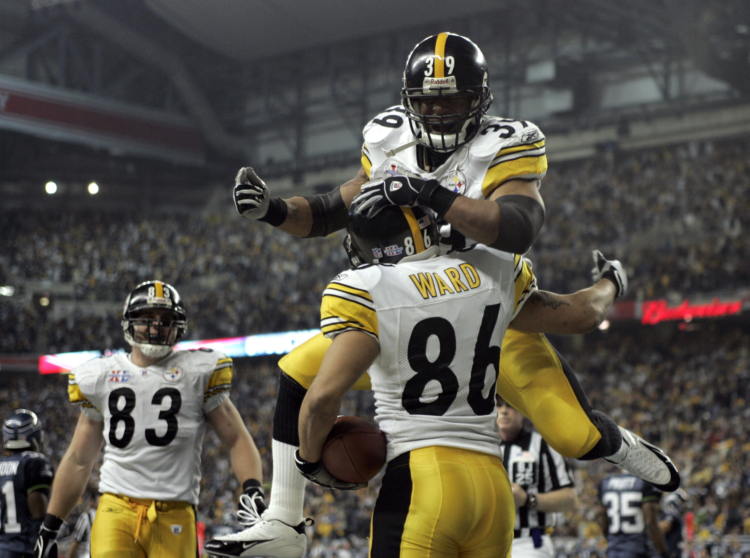 Steelers Hines Ward and Willie Parker during Super Bowl XL between the Pittsburgh Steelers and Seattle Seahawks at Ford Field in Detroit, Michigan on February 5, 2006. (Photo by Allen Kee/Getty Images)