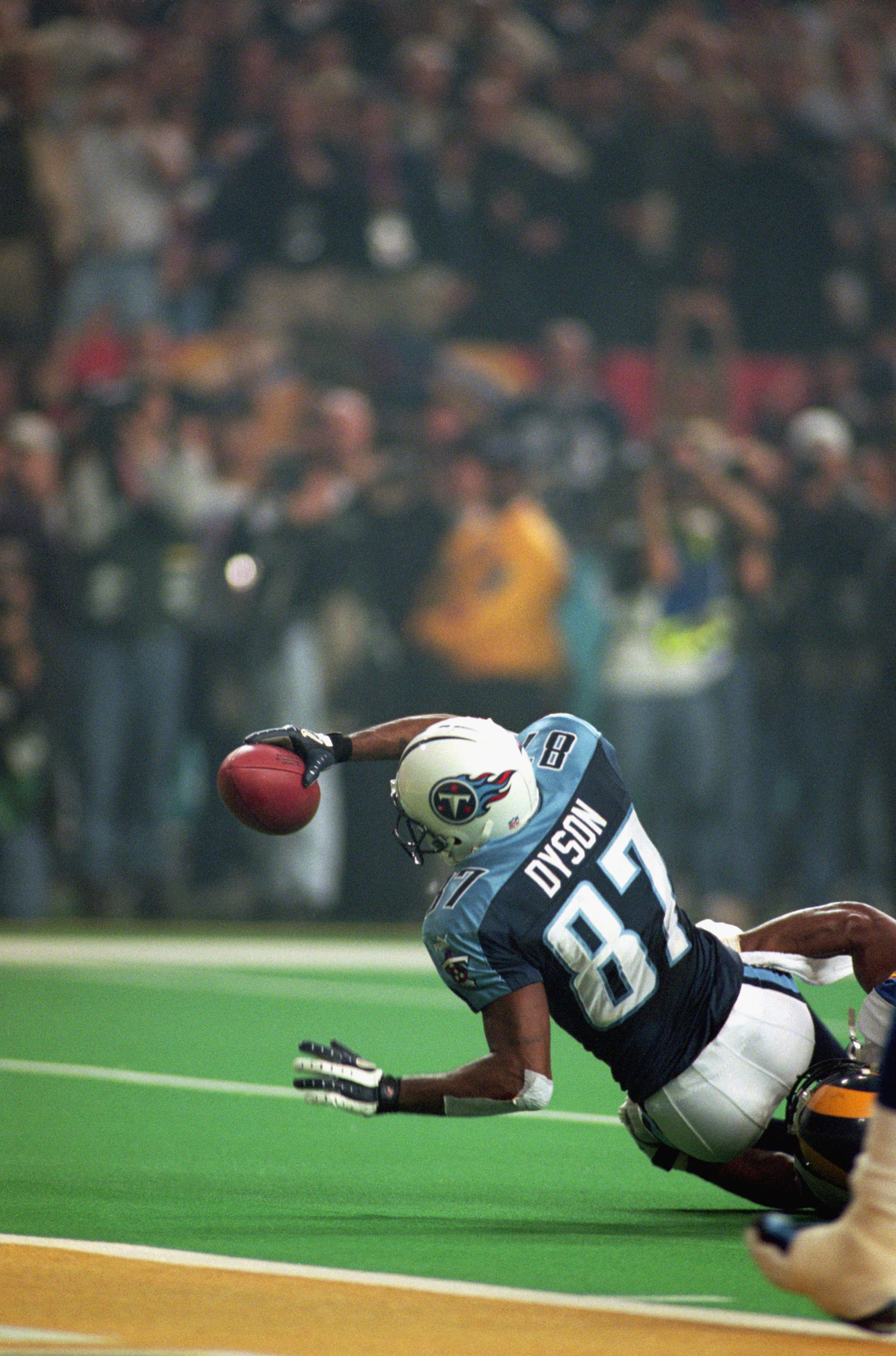 ATLANTA - JANUARY 30:  Kevin Dyson #87 of the Tennessee Titans reaches for the end zone as he is tackled in the last play of the game during the Super Bowl XXXIV Game against the St. Louis Rams at the Georgia Dome on January 30, 2000 in Atlanta, Georgia. 
