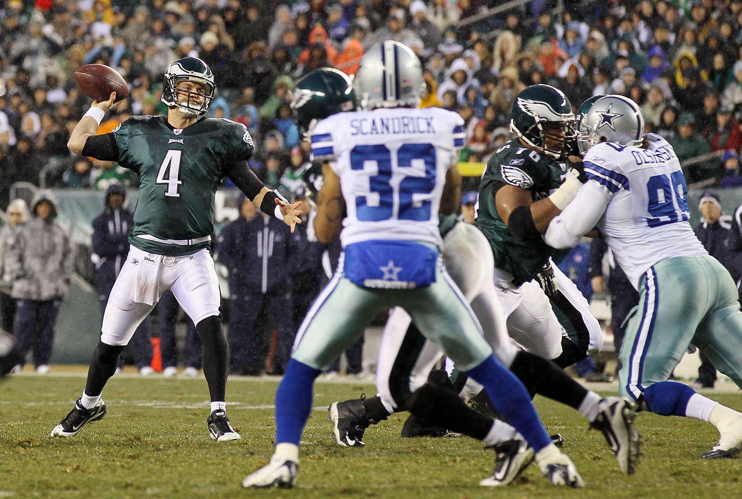 PHILADELPHIA, PA - JANUARY 02: Kevin Kolb #4 of the Philadelphia Eagles throws a pass against the Dallas Cowboys on January 2, 2011 at Lincoln Financial Field in Philadelphia, Pennsylvania. (Photo by Jim McIsaac/Getty Images) PHILADELPHIA, PA - JANUARY 02: Kevin Kolb #4 of the Philadelphia Eagles throws a pass against the Dallas Cowboys on January 2, 2011 at Lincoln Financial Field in Philadelphia, Pennsylvania. (Photo by Jim McIsaac/Getty Images)