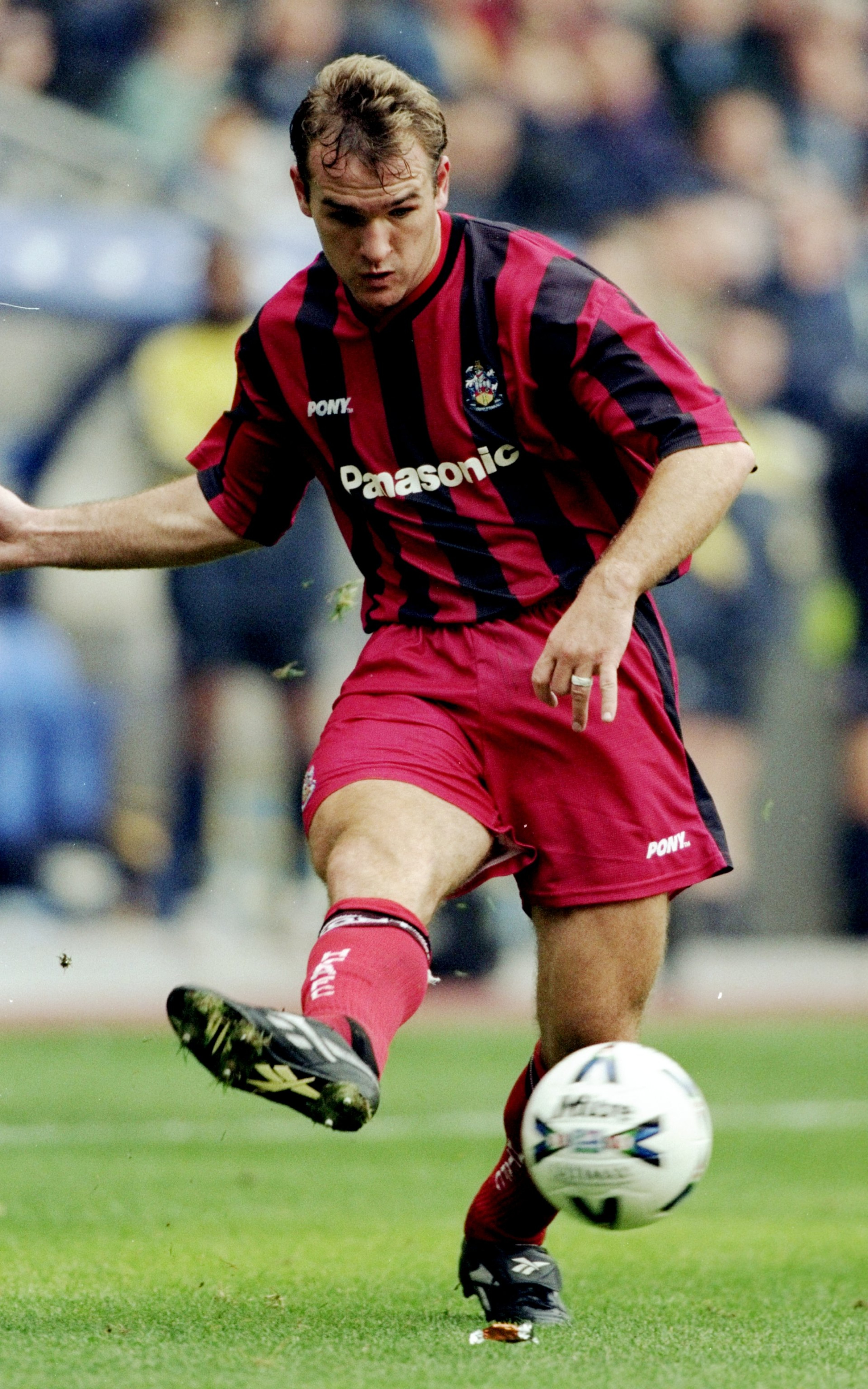 26 Sep 1998:  Kevin Gray of Huddersfield Town in action during the Nationwide division one game against Bolton Wanderers at the Reebok Stadium, Bolton, England. Bolton won 3-0. \ Mandatory Credit: Alex Livesey /Allsport