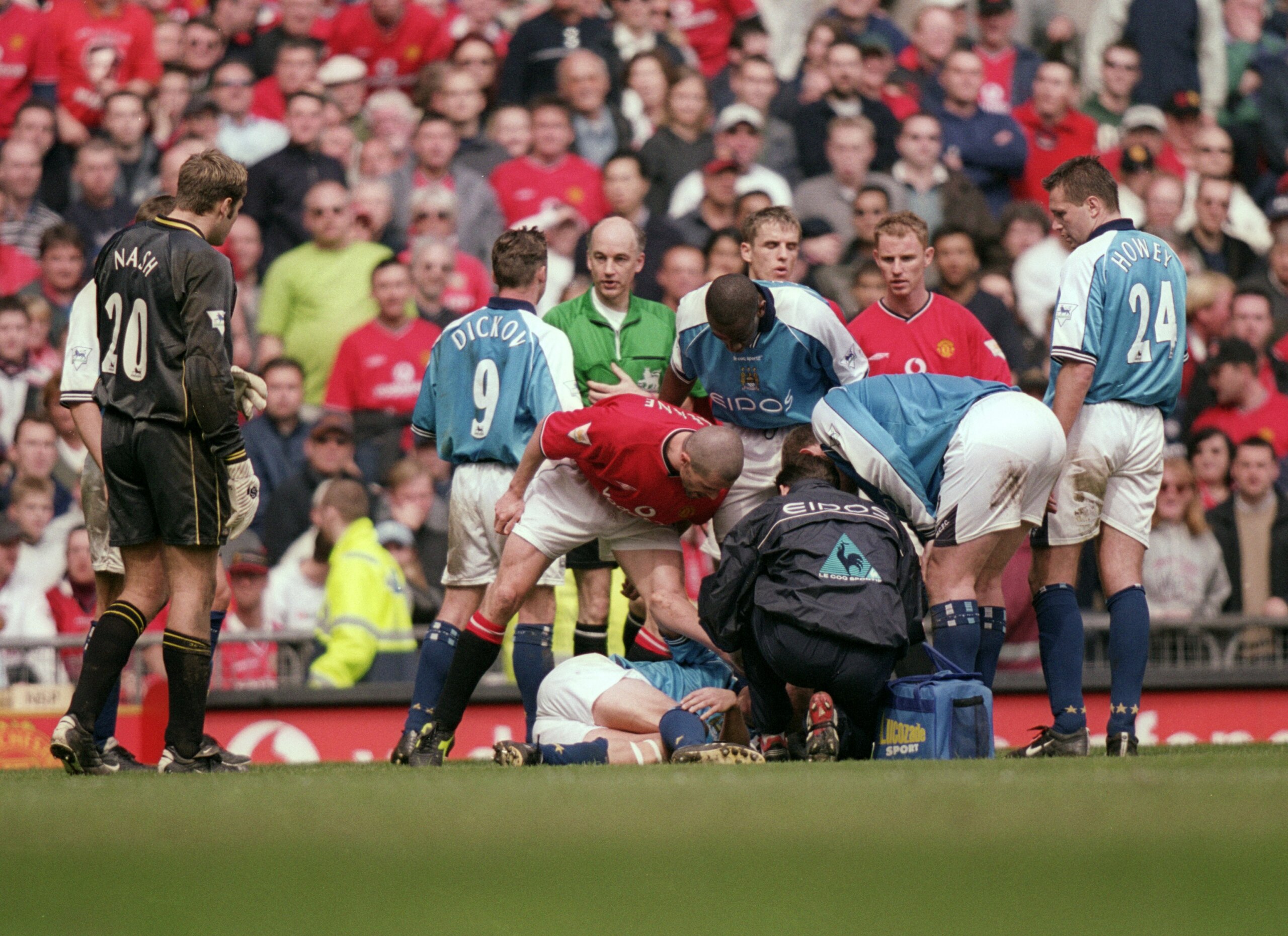 21 Apr 2001:  Roy Keane of Manchester United shouts at Alf Inge Haaland of Manchester City following his red card during the FA Carling Premiership match played at Old Trafford, in Manchester, England. The match ended in a 1-1 draw. \ Mandatory Credit: Ga