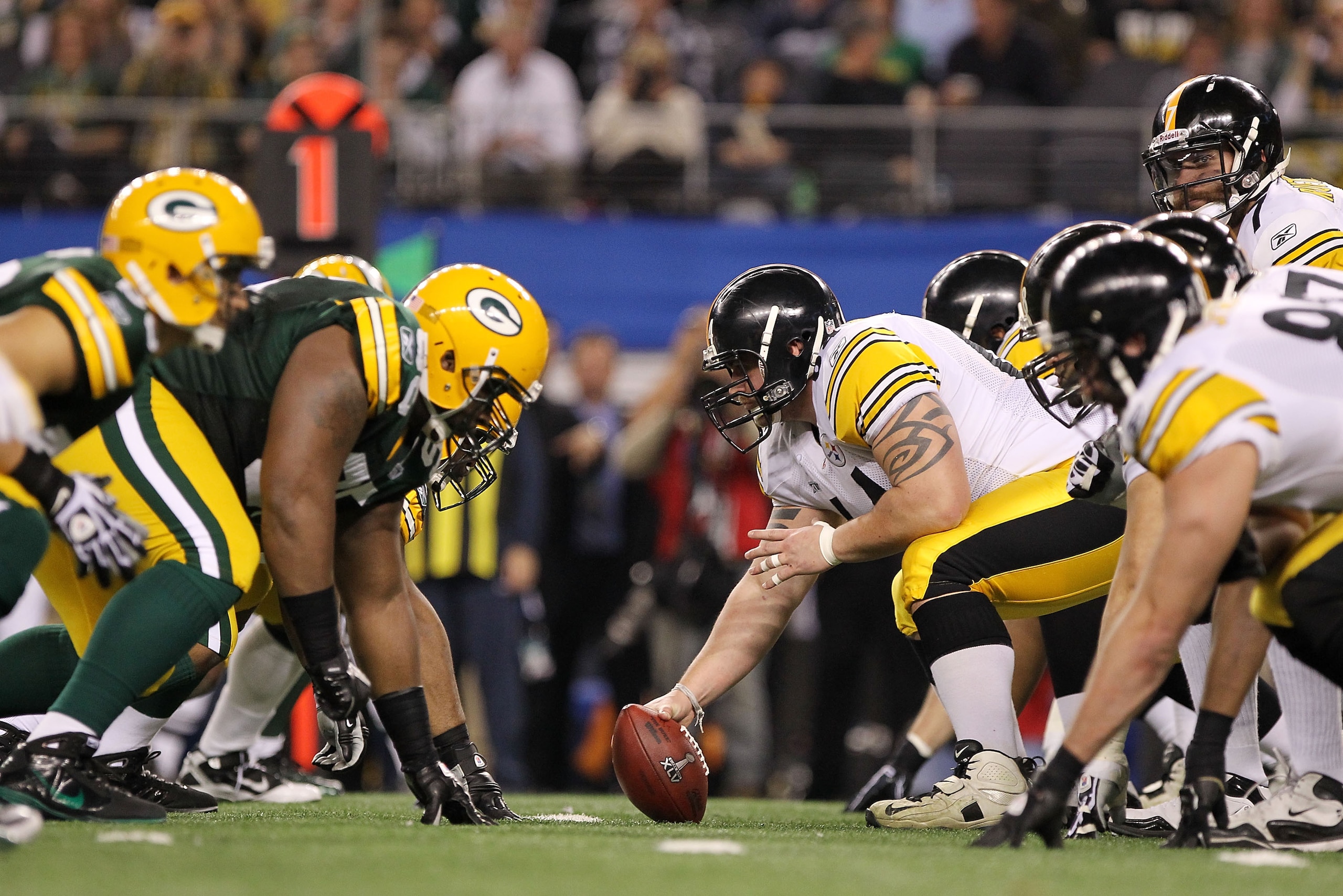 ARLINGTON, TX - FEBRUARY 06:  The Pittsburgh Steelers line up against the Green Bay Packers during Super Bowl XLV at Cowboys Stadium on February 6, 2011 in Arlington, Texas.  (Photo by Doug Pensinger/Getty Images)