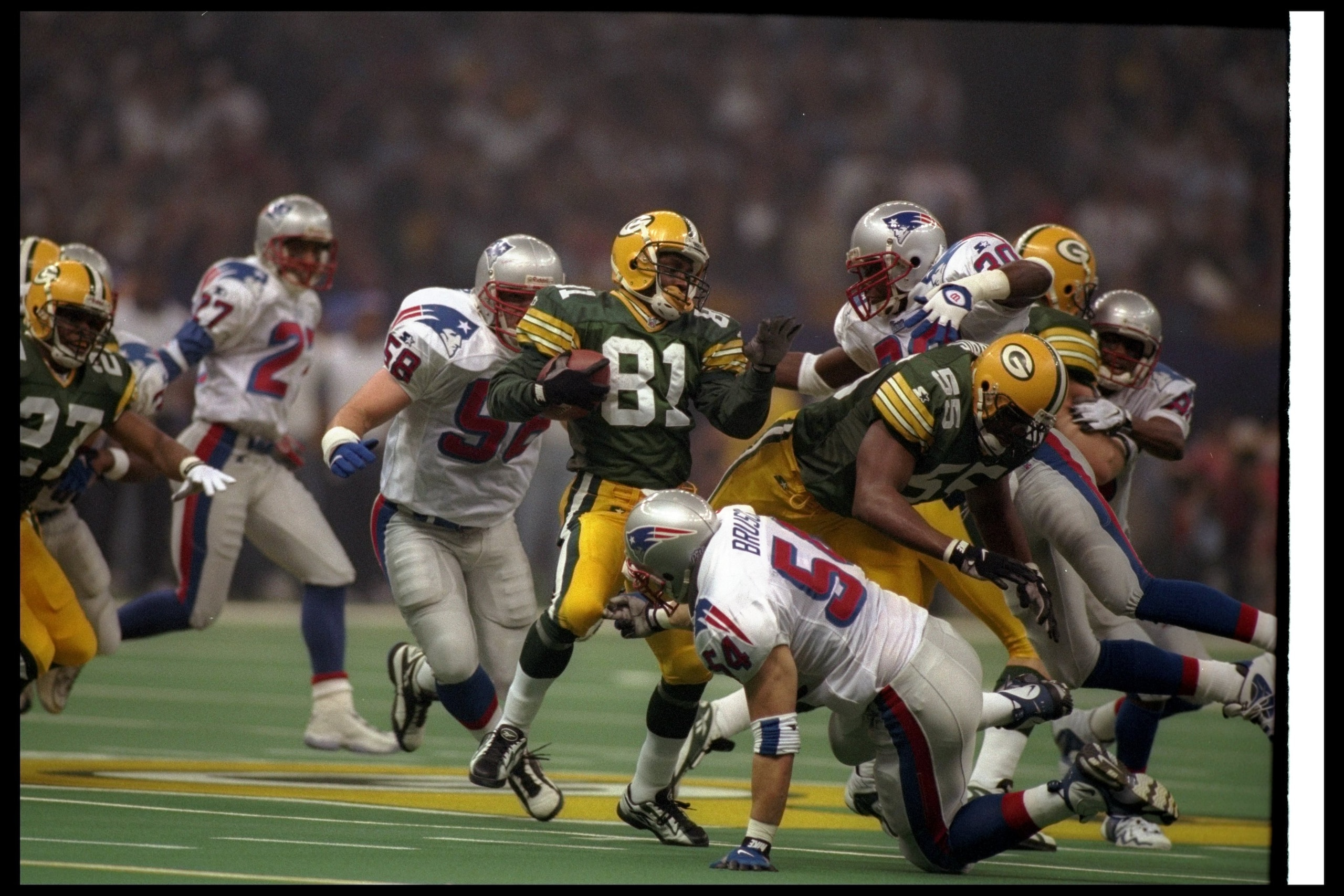 26 Jan 1997:  Wide receiver Desmond Howard of the Green Bay Packers attempts to break a tackle during Super Bowl XXXI against the New England Patriots at the Superdome in New Orleans, Louisiana.  The Packers won the game, 35-21. Mandatory Credit: Al Bello