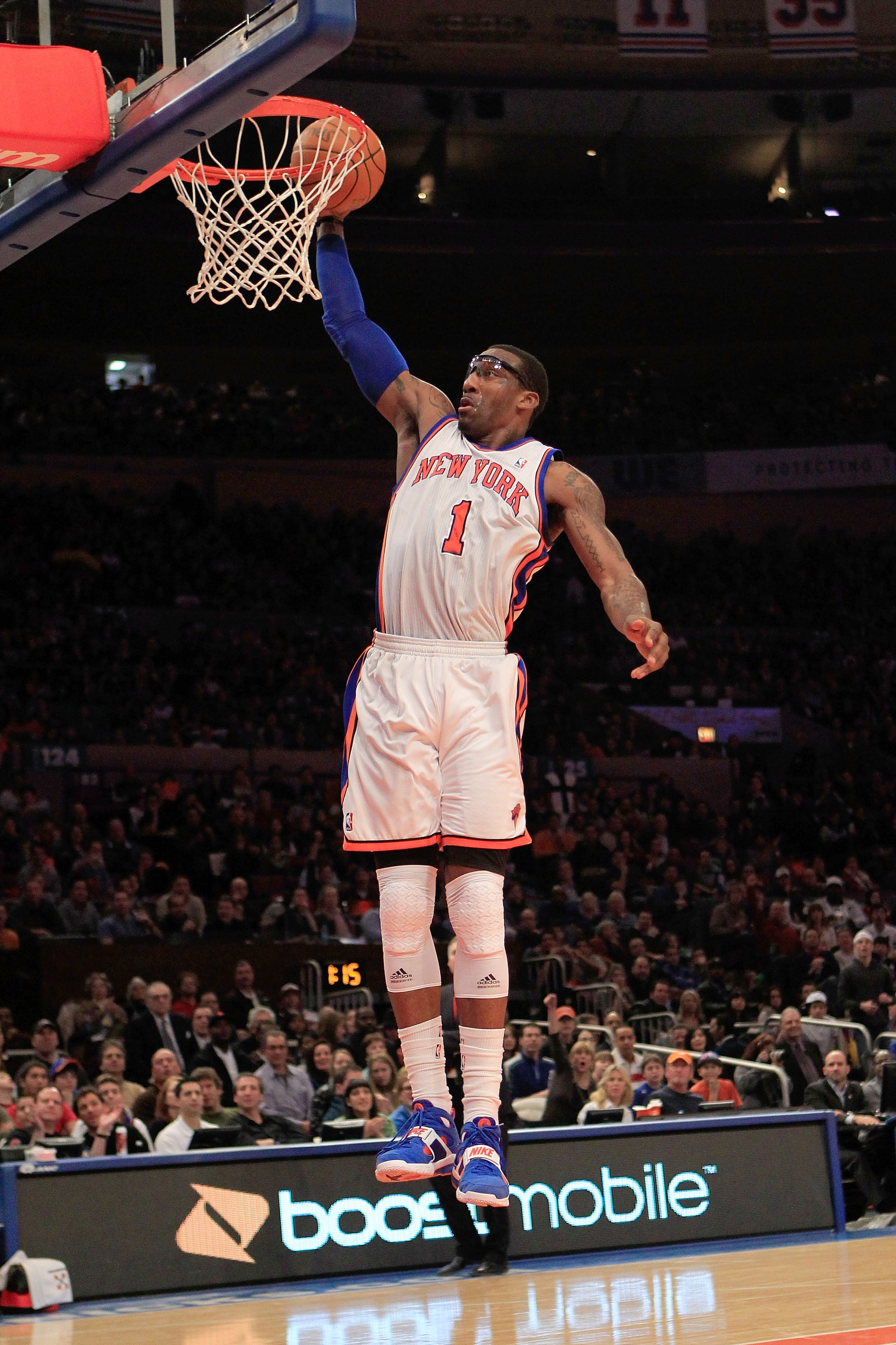 NEW YORK, NY - FEBRUARY 06: Amar'e Stoudemire #1 of the New York Knicks lays the ball up against the Philadelphia 76ers at Madison Square Garden on February 6, 2011 in New York City. NOTE TO USER: User expressly acknowledges and agrees that, by downloadi NEW YORK, NY - FEBRUARY 06: Amar'e Stoudemire #1 of the New York Knicks lays the ball up against the Philadelphia 76ers at Madison Square Garden on February 6, 2011 in New York City. NOTE TO USER: User expressly acknowledges and agrees that, by downloadi