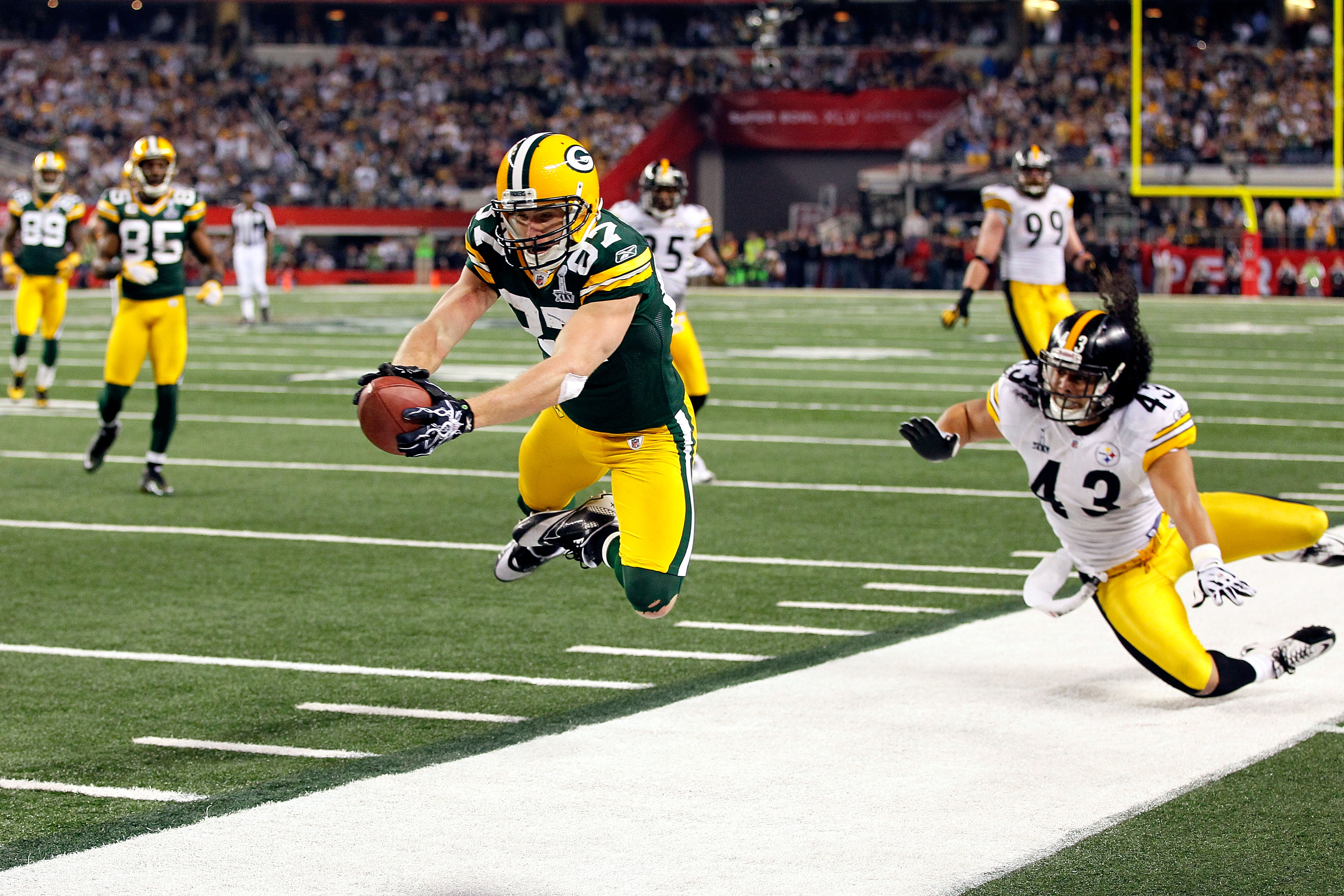 ARLINGTON, TX - FEBRUARY 06:  Jordy Nelson #87 of the Green Bay Packers tries to stay in bounds on a 38 yard reception in the second half against Troy Polamalu of the Pittsburgh Steelers during Super Bowl XLV at Cowboys Stadium on February 6, 2011 in Arli