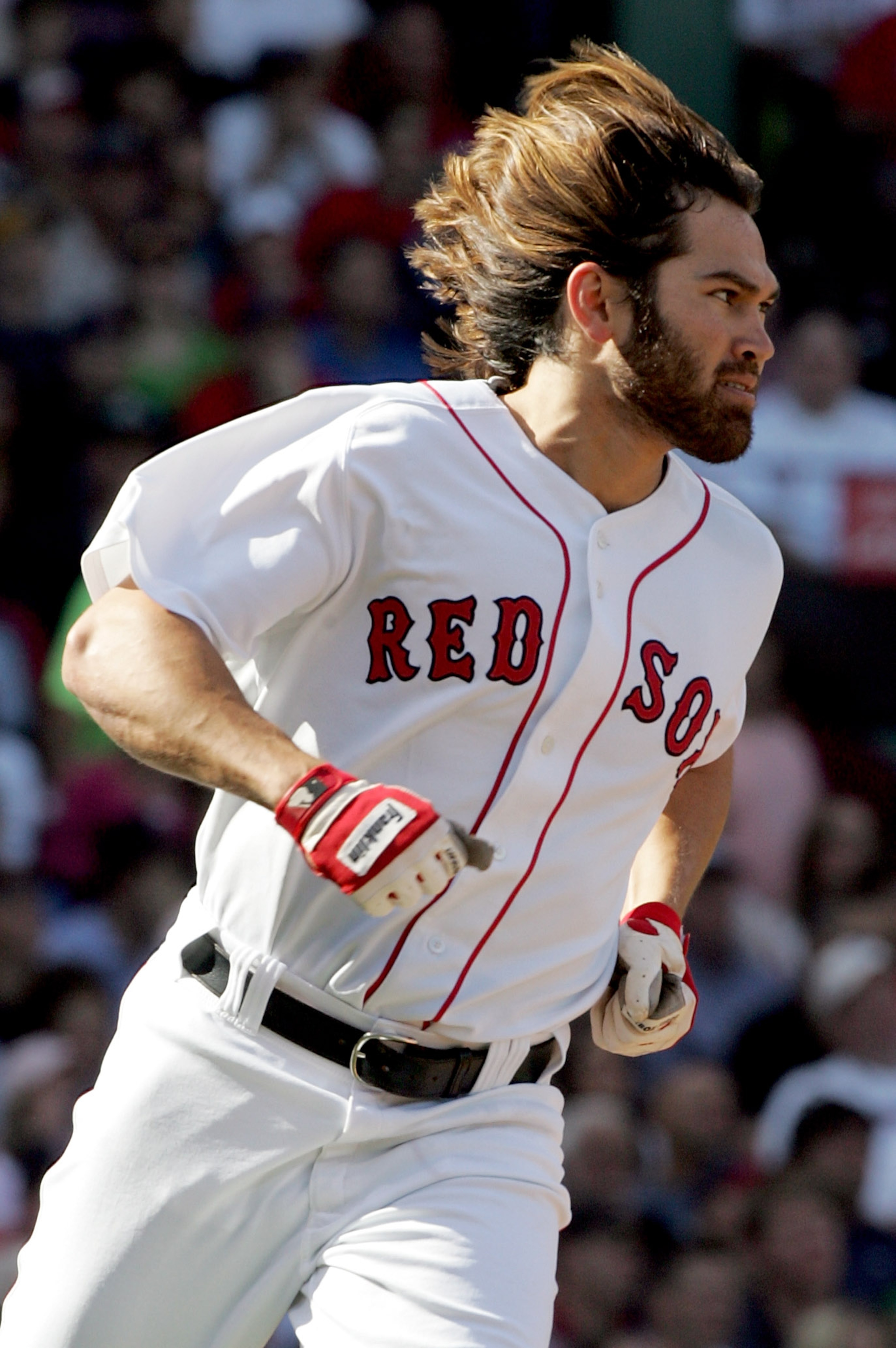 BOSTON - OCTOBER 02: Johnny Damon #18 of the Boston Red Sox runs to first base during the game against the New York Yankees at Fenway Park on October 2, 2005 in Boston, Massachusetts. (Photo by Jim McIsaac/Getty Images) BOSTON - OCTOBER 02: Johnny Damon #18 of the Boston Red Sox runs to first base during the game against the New York Yankees at Fenway Park on October 2, 2005 in Boston, Massachusetts. (Photo by Jim McIsaac/Getty Images)